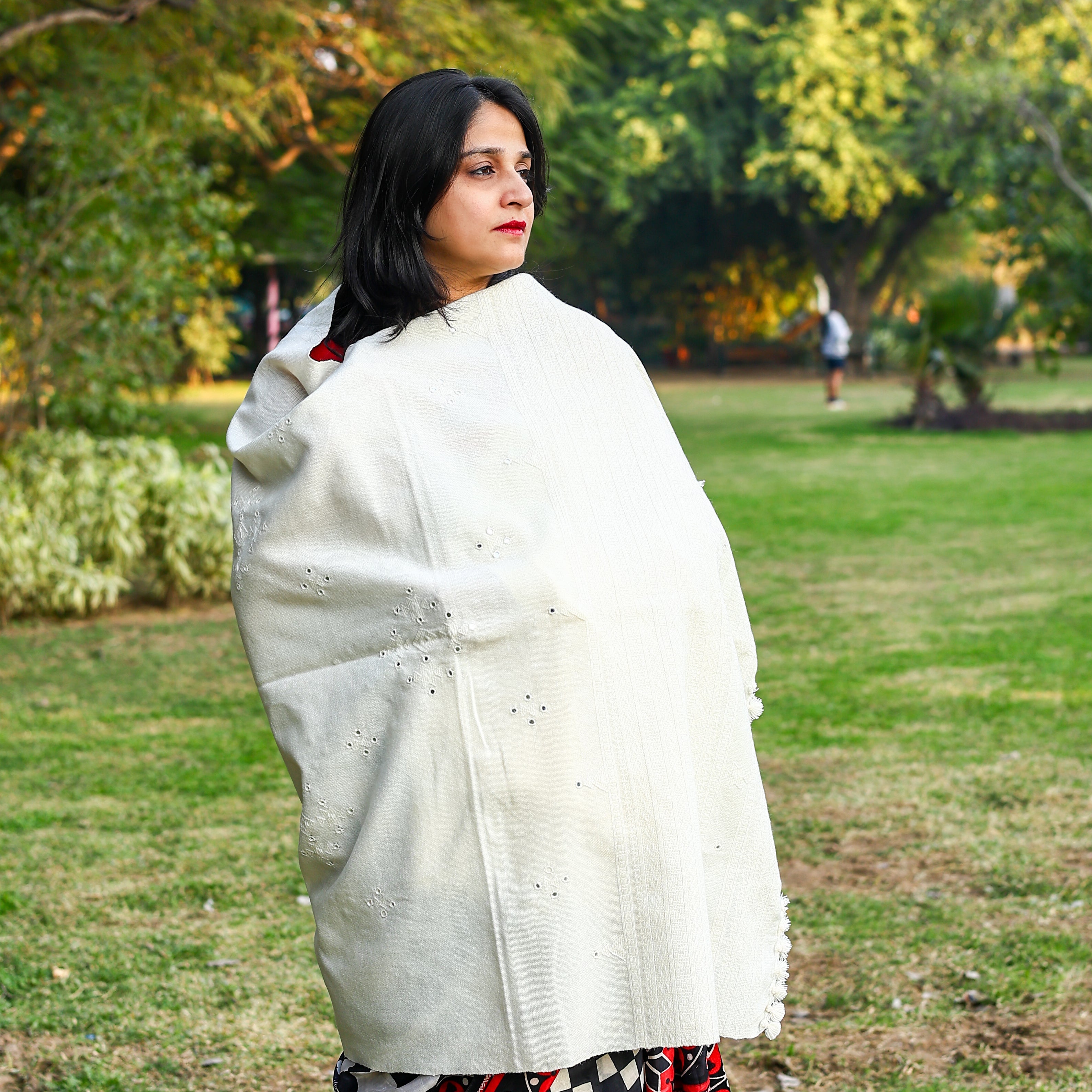 Handwoven White Kutchi Bhujodi Shawl with Mirrorwork and Geometric Pattern
