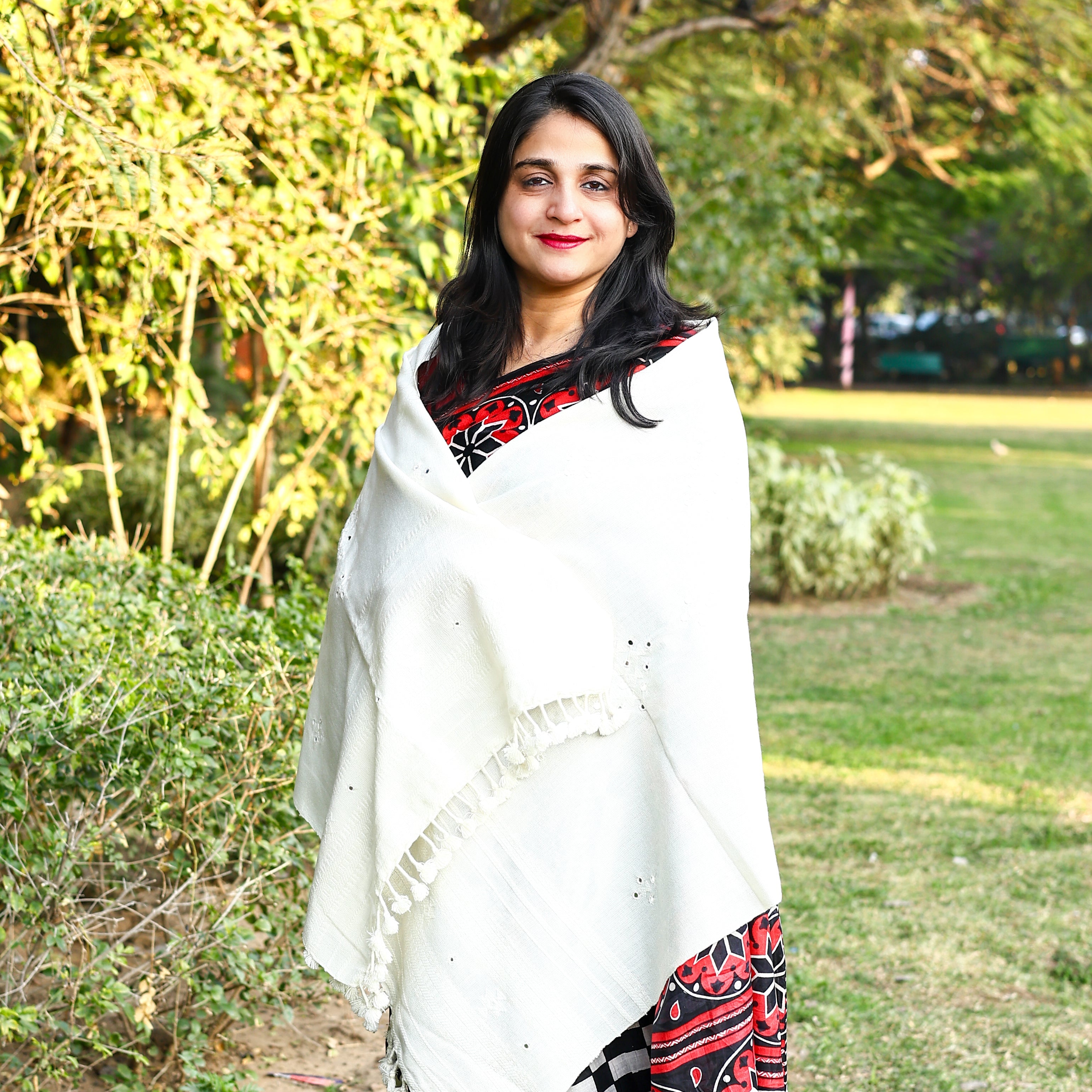 Handwoven White Kutchi Bhujodi Stole with Mirrorwork and Geometric Pattern