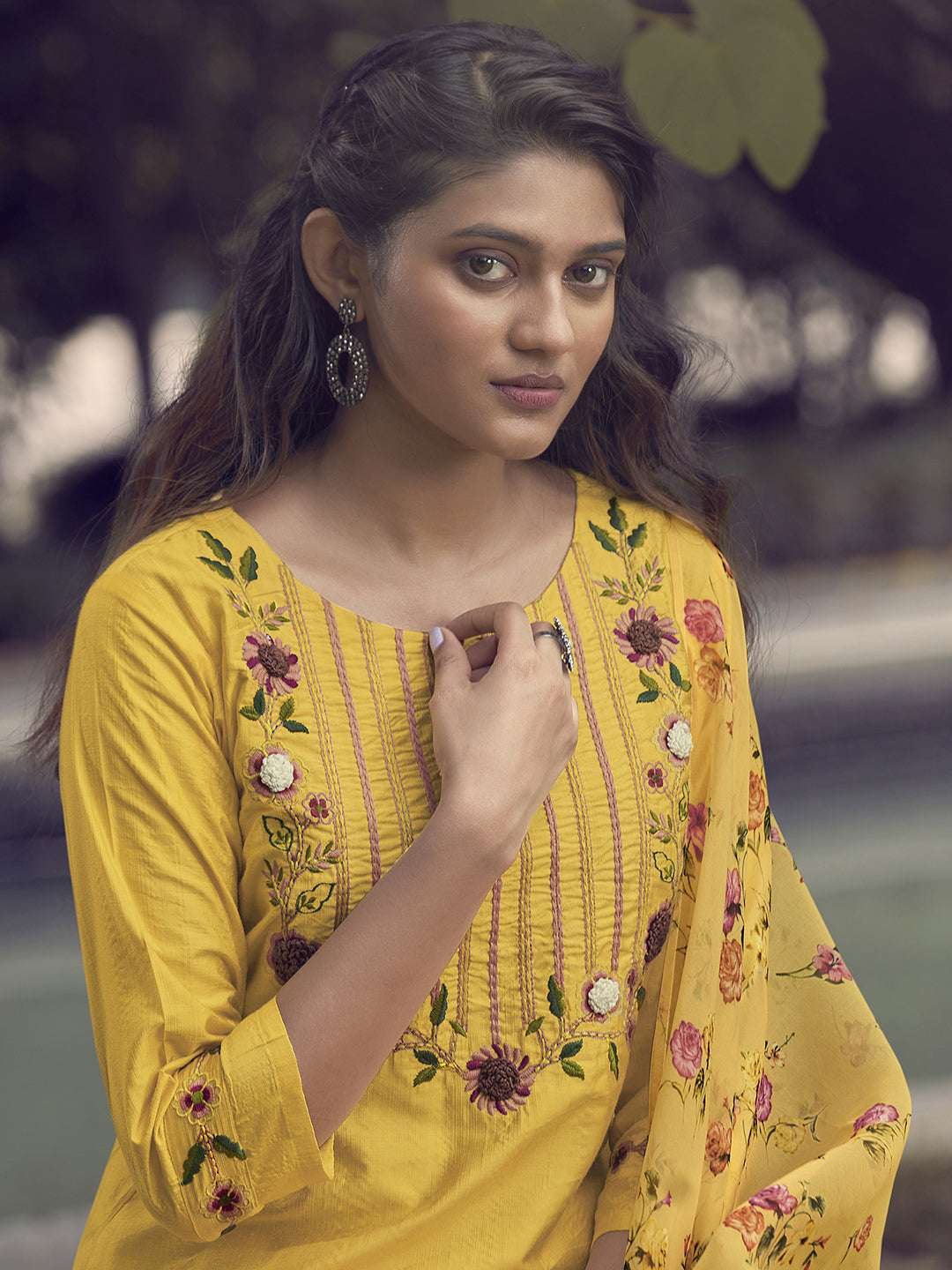 Women's Yellow Viscose Rayon Kurta Set - Taantav