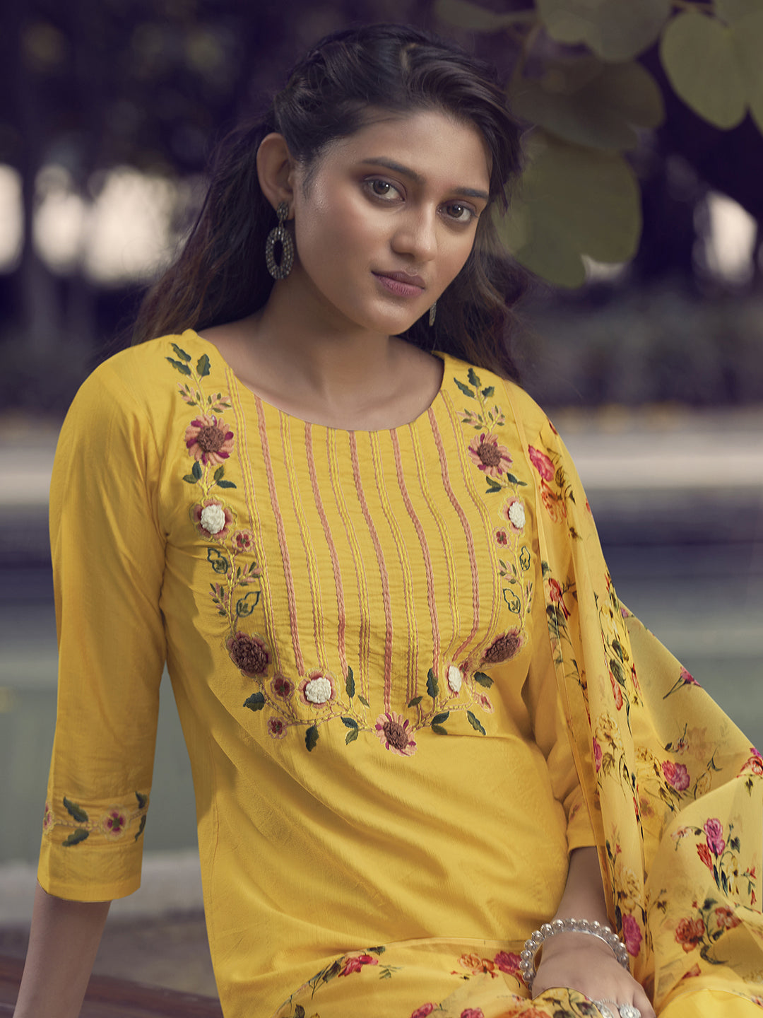 Women's Yellow Viscose Rayon Kurta Set - Taantav