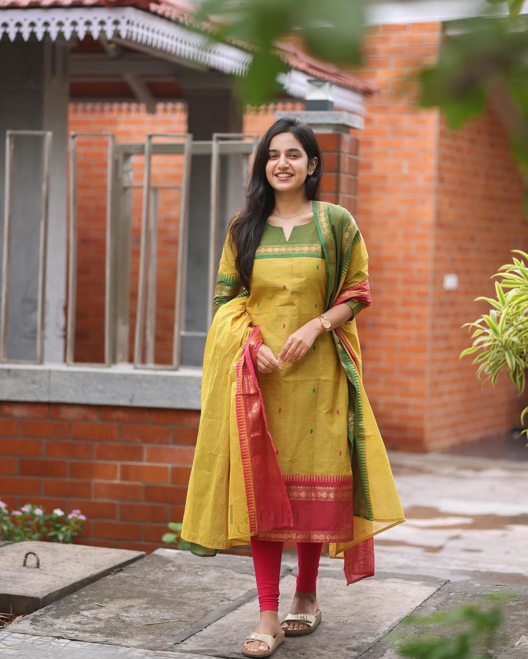 Women's Kanchi Cotton Kurta Set With Zari Dupatta, Hair Bow & Pearl Necklace