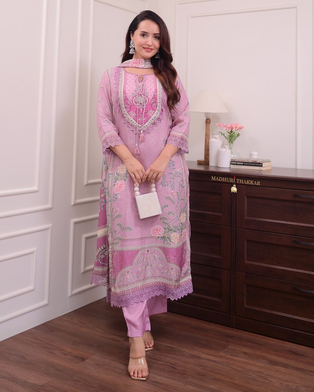 Women's Lilac Muslin Floral Digital Printed Pakistani Kurti Set With Pant, Dupatta, And Pearl Necklace. - Wear&Style