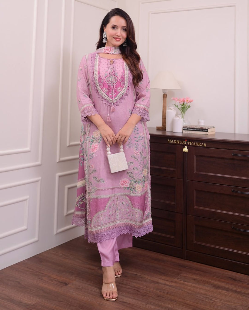 Women's Lilac Muslin Floral Digital Printed Pakistani Kurti Set With Pant, Dupatta, And Pearl Necklace.