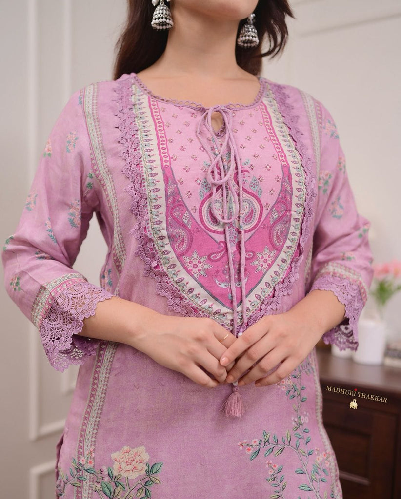 Women's Lilac Muslin Floral Digital Printed Pakistani Kurti Set With Pant, Dupatta, And Pearl Necklace.