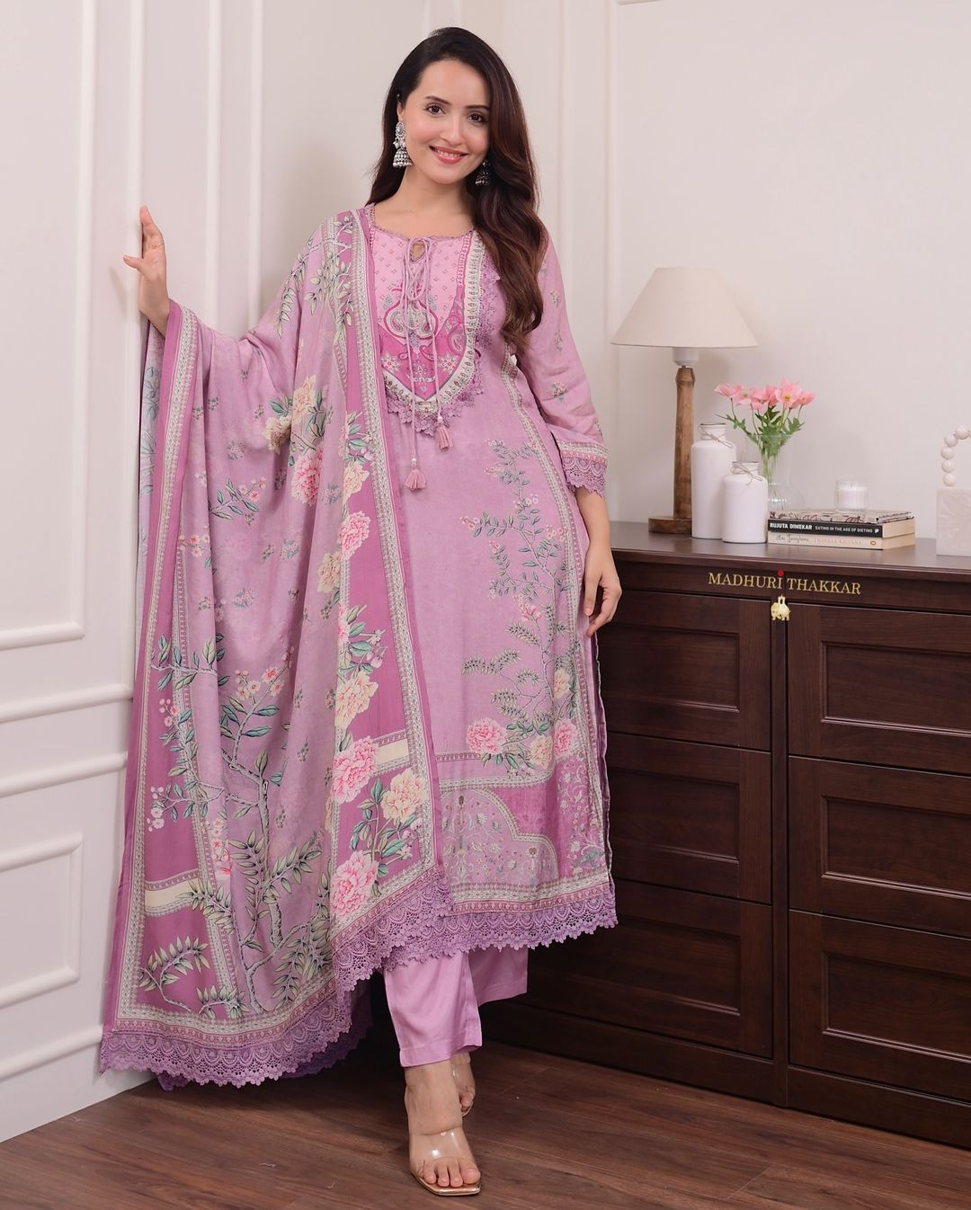 Women's Lilac Muslin Floral Digital Printed Pakistani Kurti Set With Pant, Dupatta, And Pearl Necklace. - Wear&Style