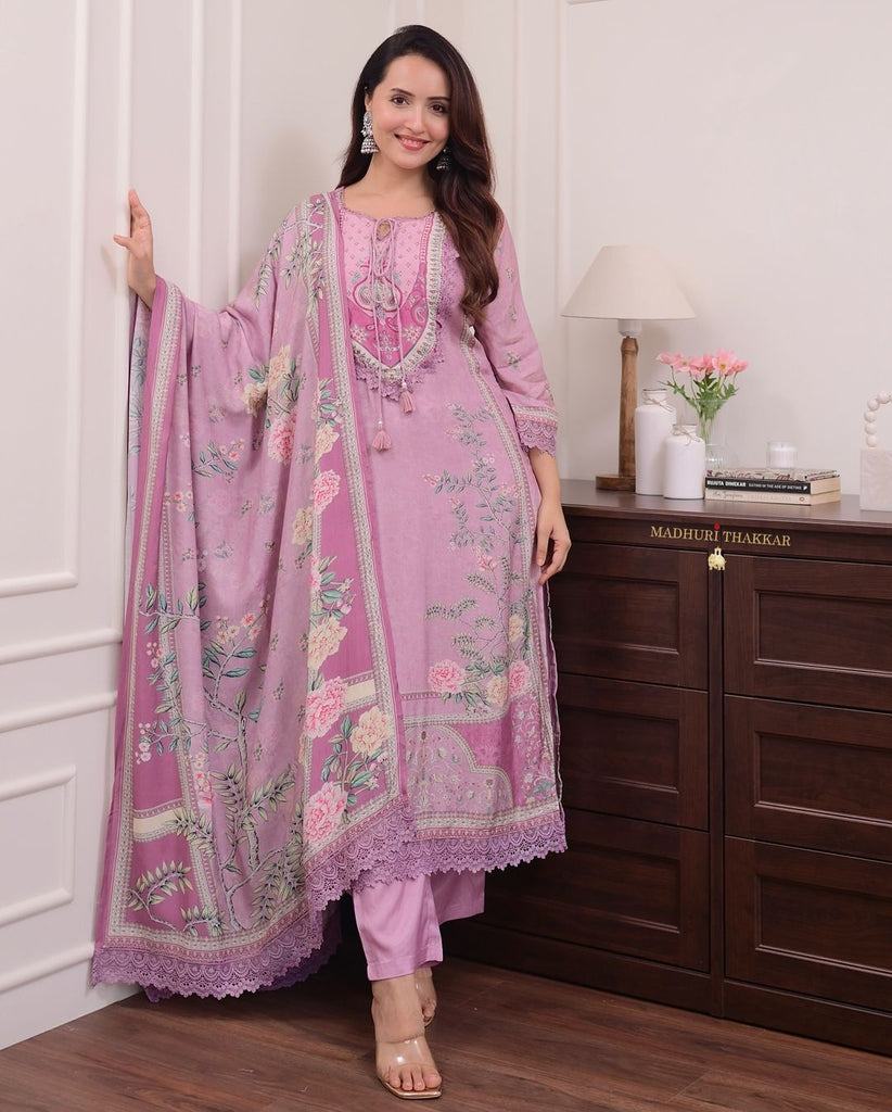 Women's Lilac Muslin Floral Digital Printed Pakistani Kurti Set With Pant, Dupatta, And Pearl Necklace.