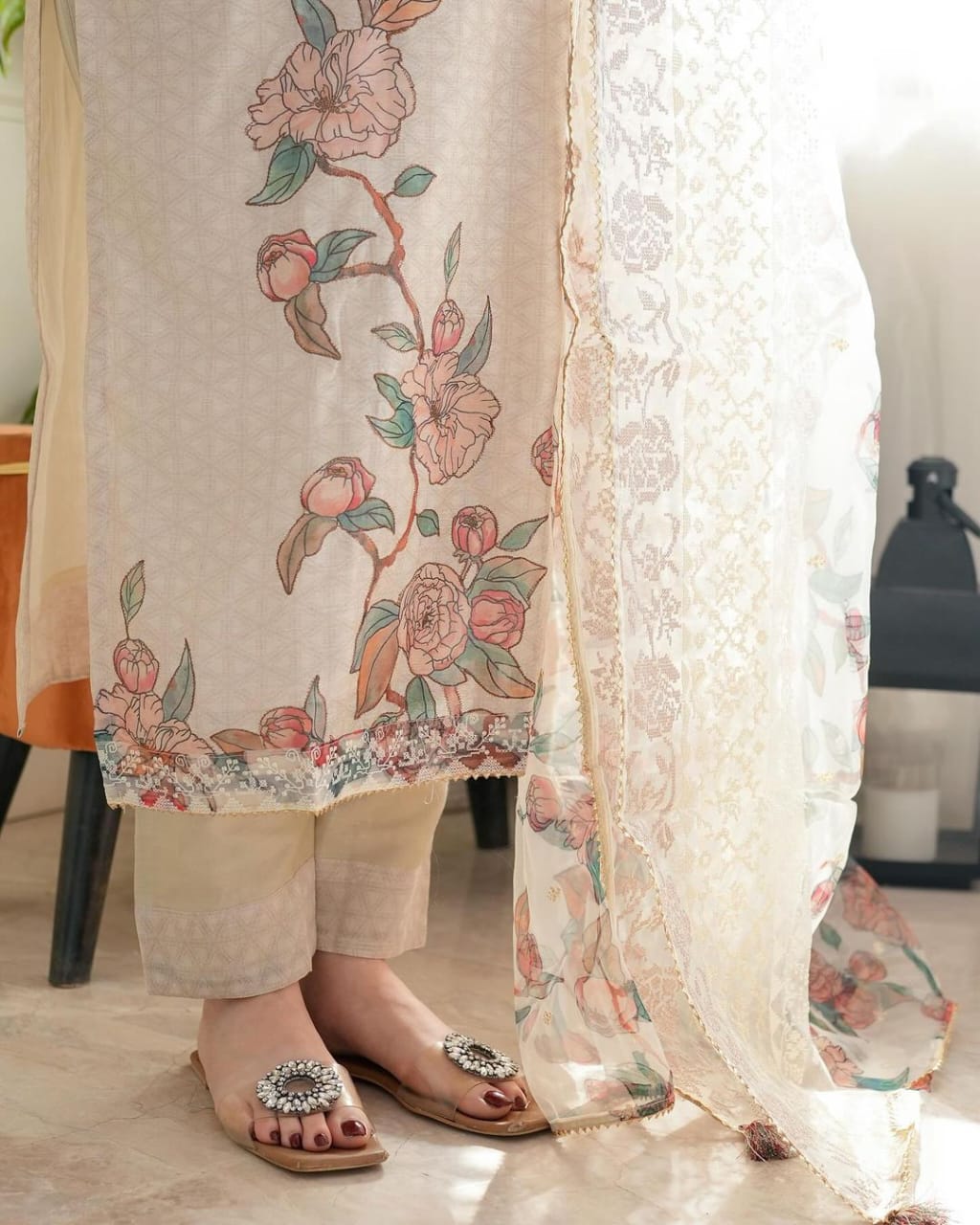 Elegant Floral-Embroidered Off-White Kurta with Dupatta Set for Women