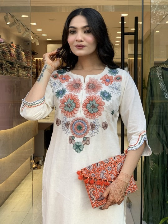 Women's Off-White Embroidered Cotton Kurta Set With Floral Detailing