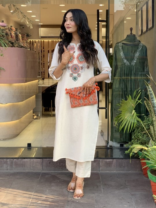 Women's Off-White Embroidered Cotton Kurta Set With Floral Detailing