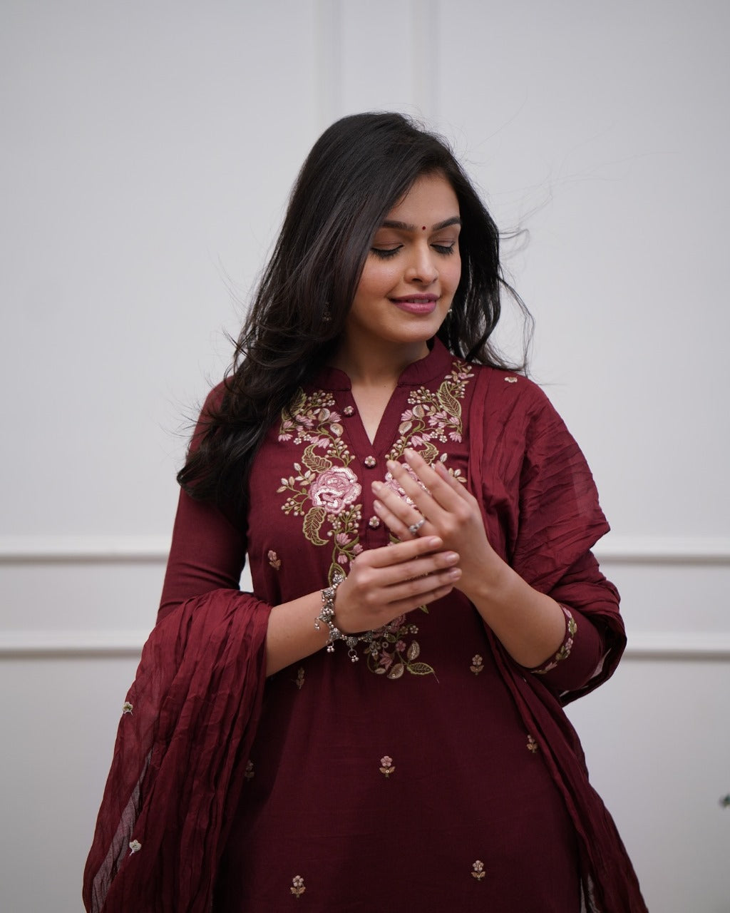Women's Maroon Cotton Kurta Set With Floral Embroidery