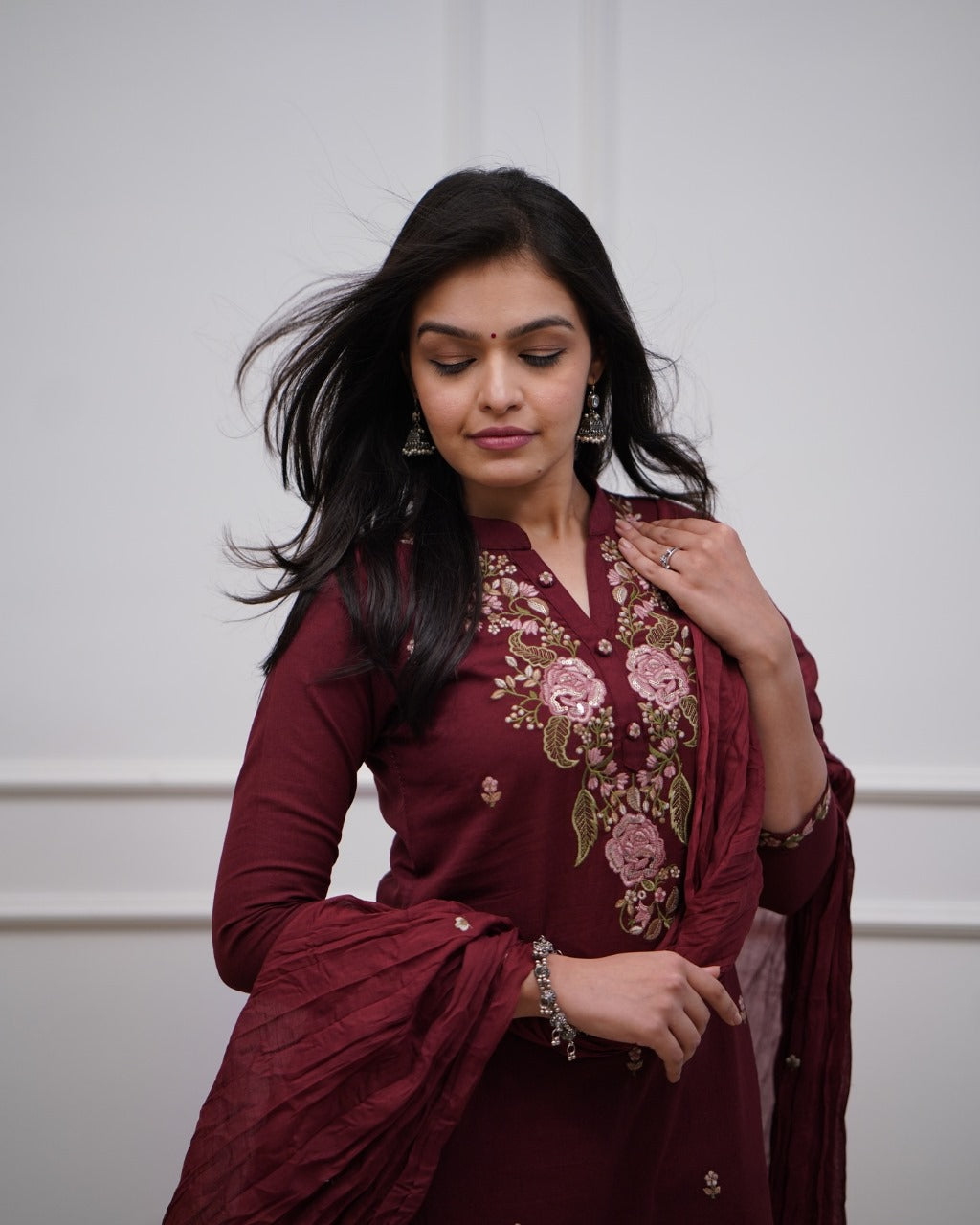 Women's Maroon Cotton Kurta Set With Floral Embroidery