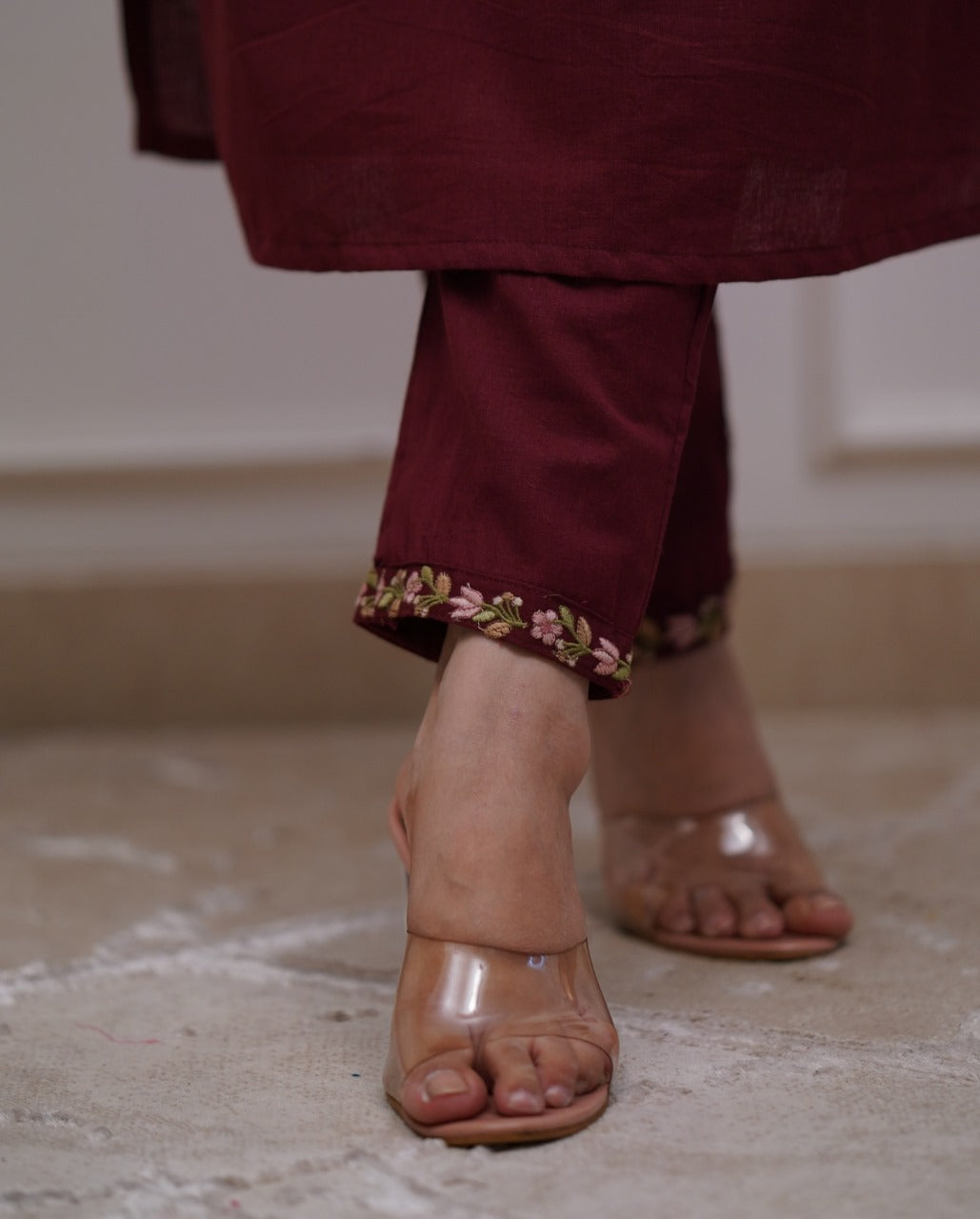 Women's Maroon Cotton Kurta Set With Floral Embroidery
