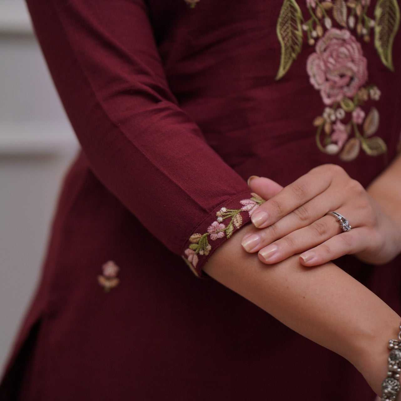 Women's Maroon Cotton Kurta Set With Floral Embroidery