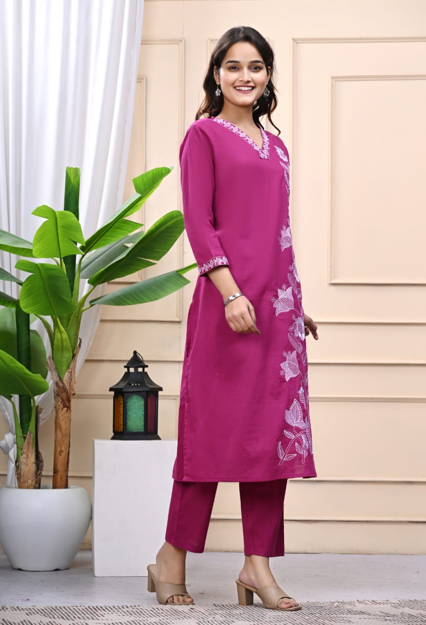 Women's Plum Pink Cotton Kurta Set With Floral Detailing Embroidered