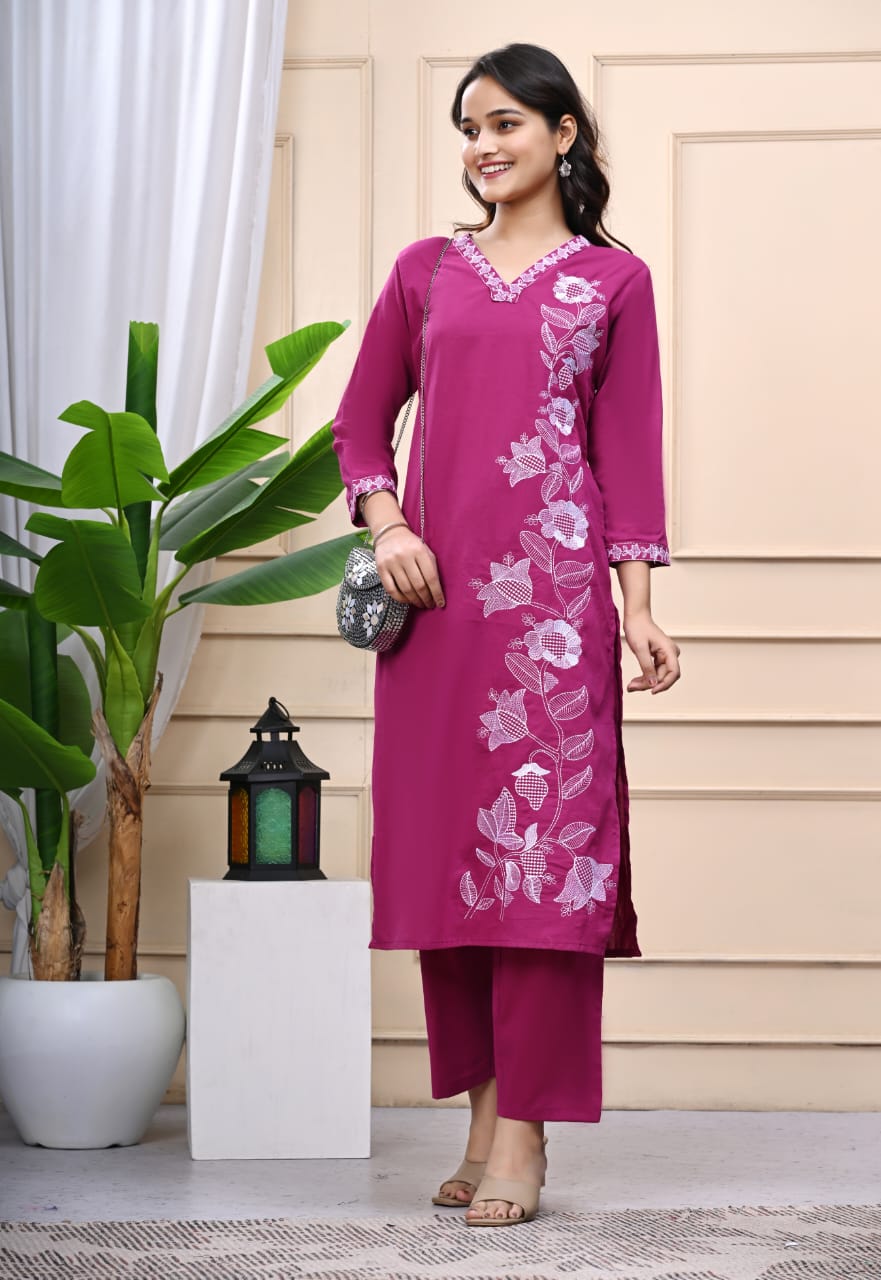 Women's Plum Pink Cotton Kurta Set With Floral Detailing Embroidered