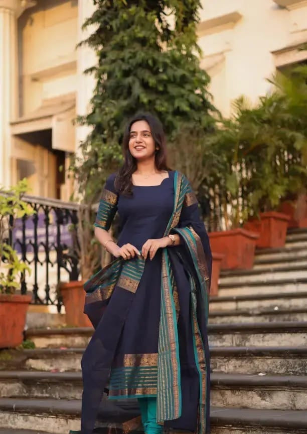 Women's Navy Blue Kanchi Cotton Suit Set With Traditional Zari Border