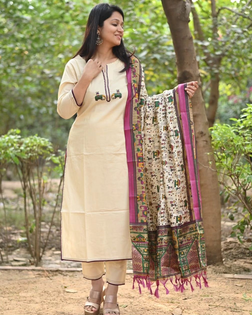 Women's Off White Embroidered Cotton Flex Kurta And Pant Set With Chanderi Dupatta