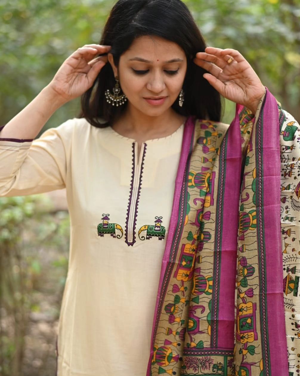 Women's Off White Embroidered Cotton Flex Kurta And Pant Set With Chanderi Dupatta