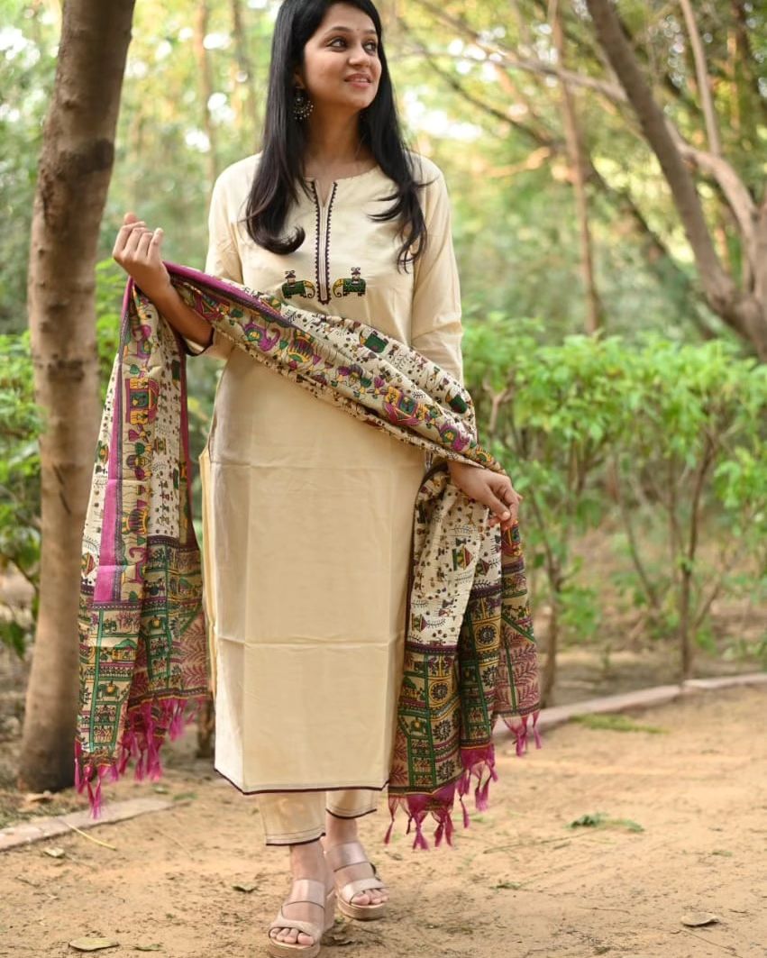 Women's Off White Embroidered Cotton Flex Kurta And Pant Set With Chanderi Dupatta