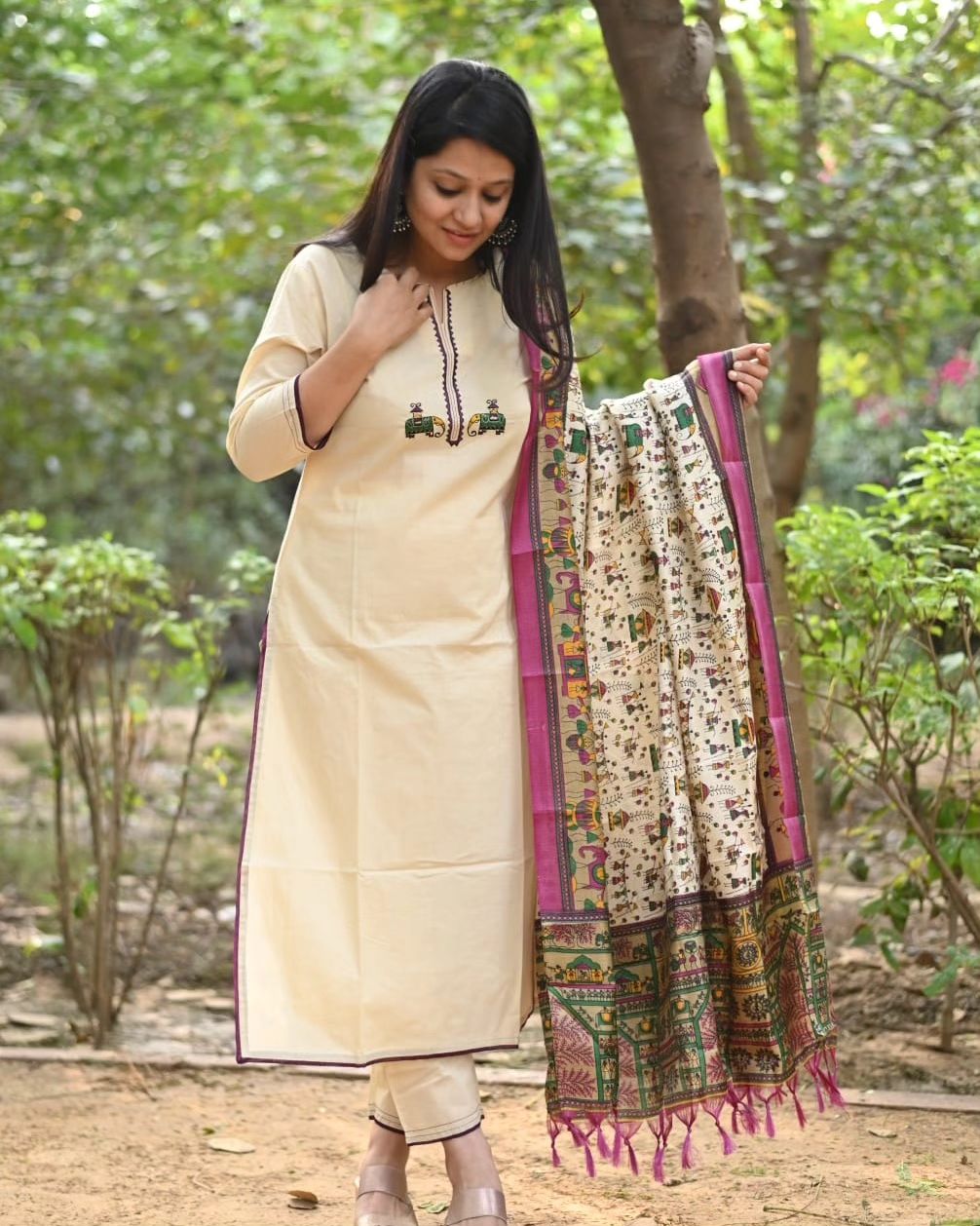 Women's Off White Embroidered Cotton Flex Kurta And Pant Set With Chanderi Dupatta