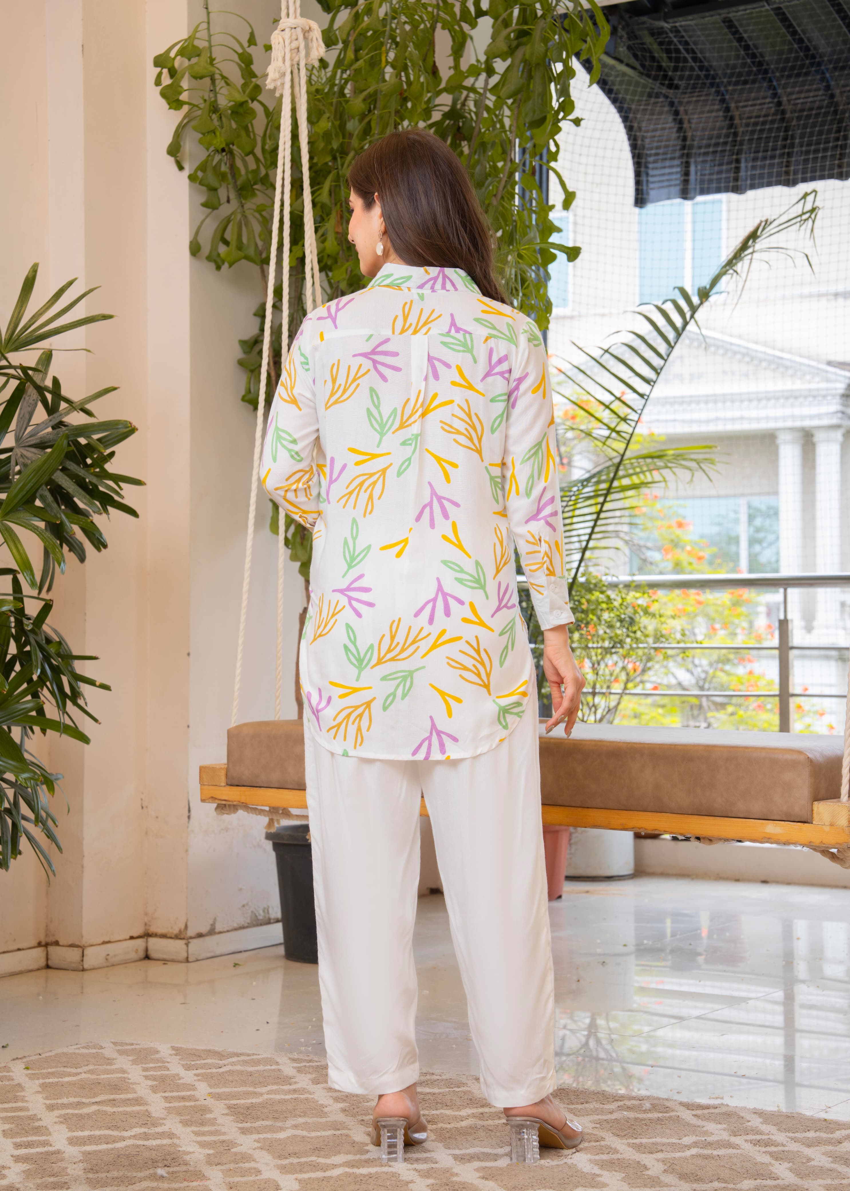 Women's White Printed Rayon Set With Multicolor Leaf Motif