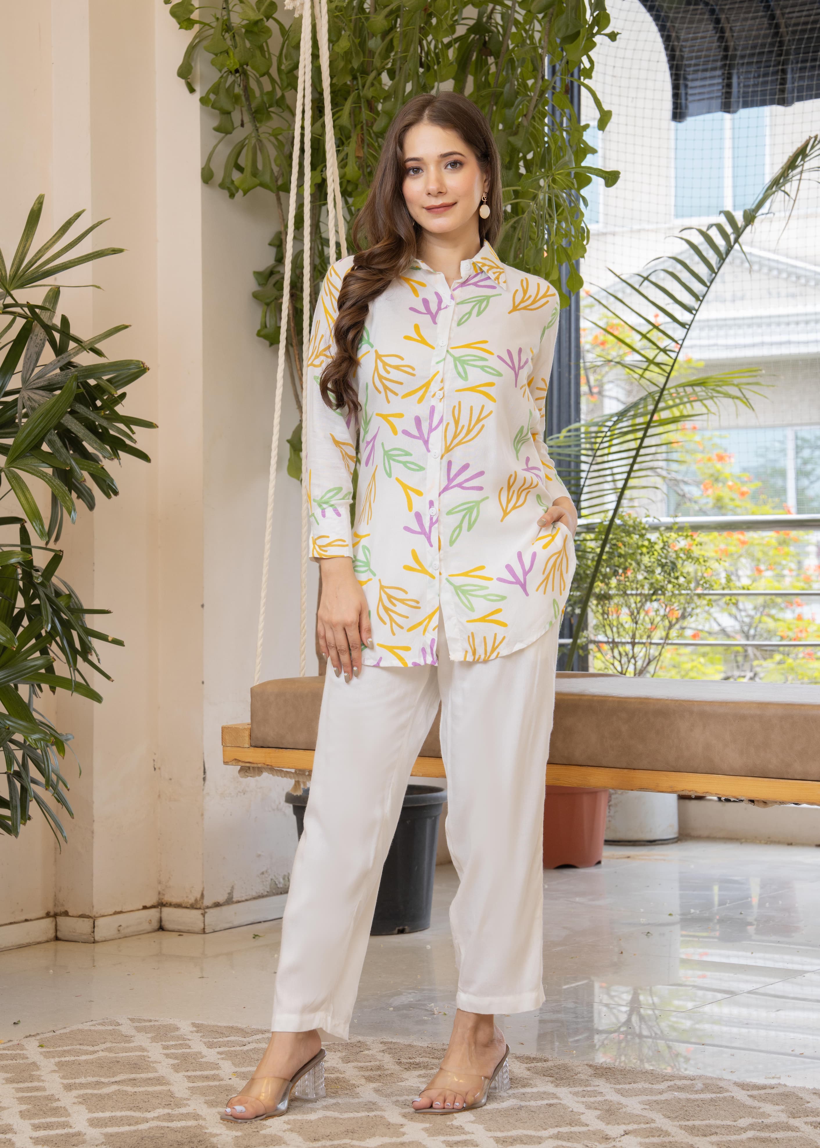 Women's White Printed Rayon Set With Multicolor Leaf Motif