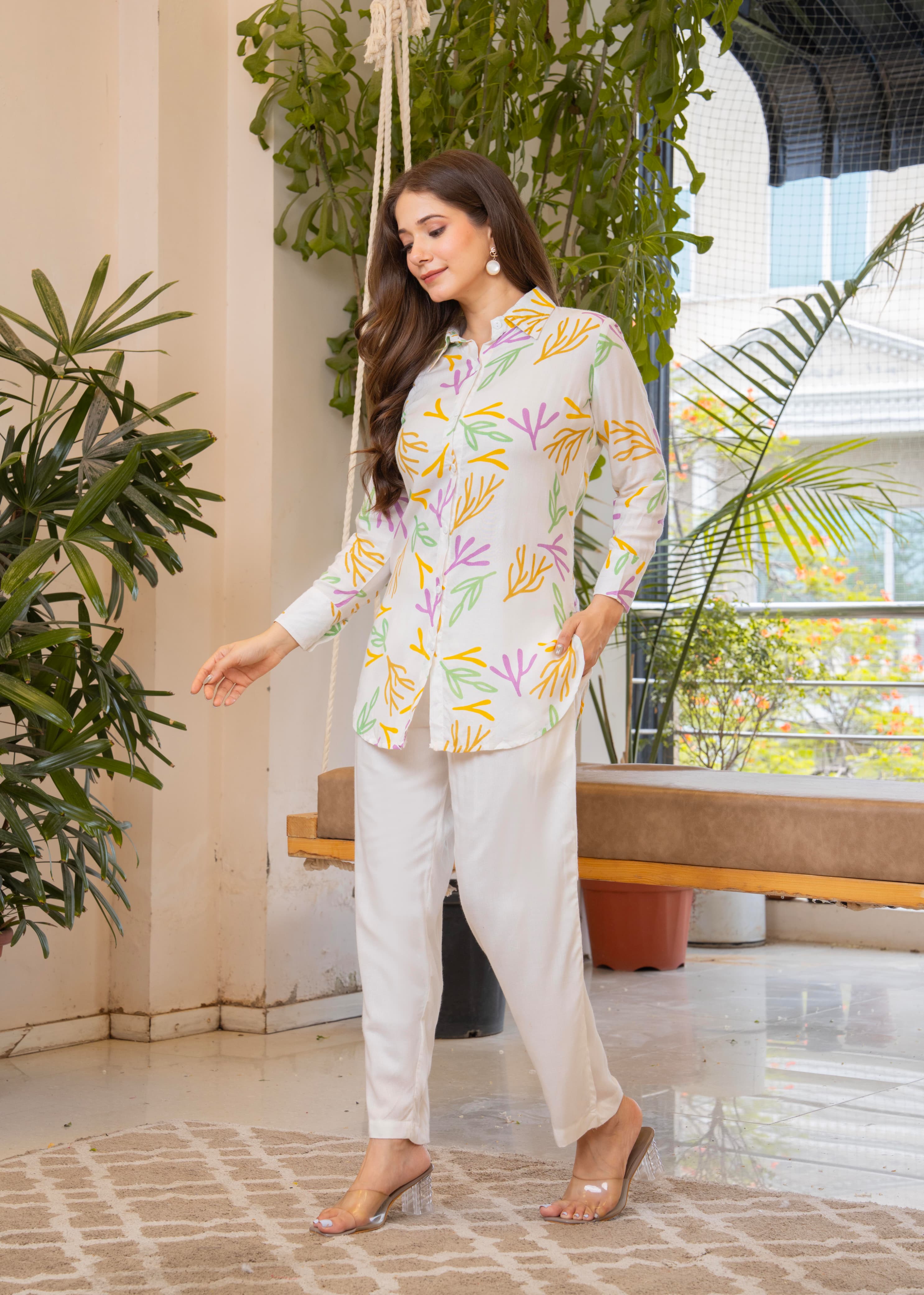 Women's White Printed Rayon Set With Multicolor Leaf Motif