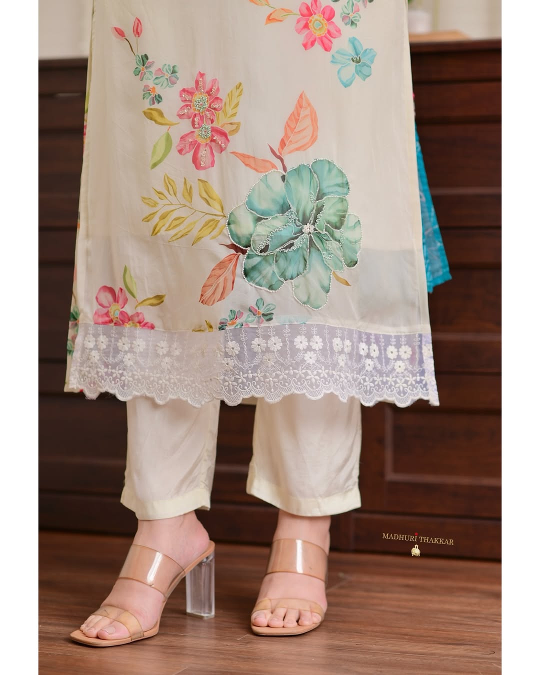 Women's Elegant Cream Organza Suit Set With Floral Print And Zari Work Dupatta