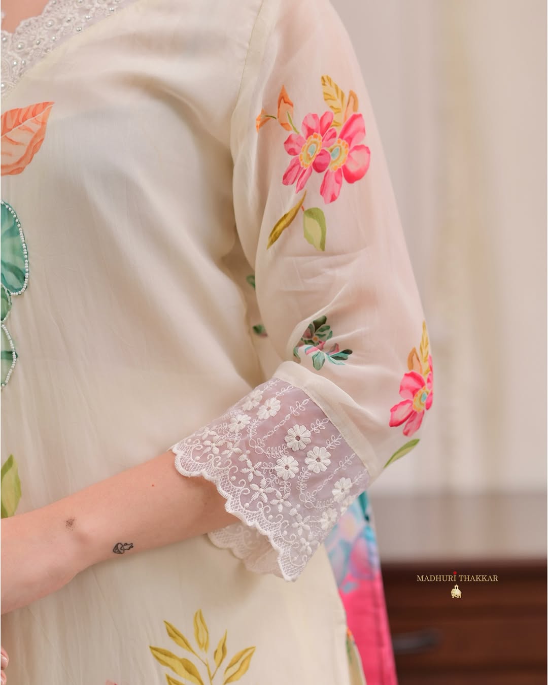 Women's Elegant Cream Organza Suit Set With Floral Print And Zari Work Dupatta