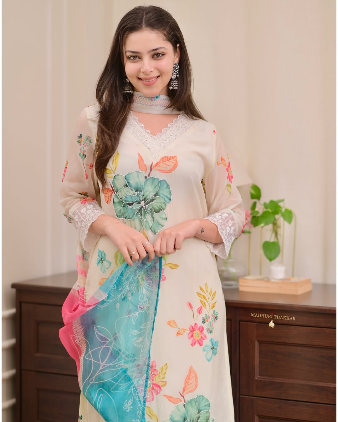 Women's Elegant Cream Organza Suit Set With Floral Print And Zari Work Dupatta