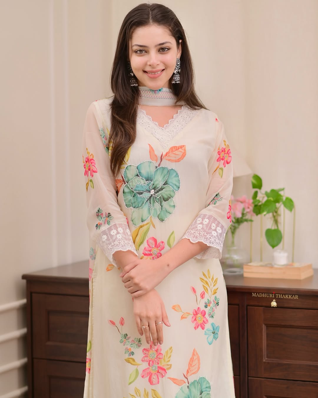 Women's Elegant Cream Organza Suit Set With Floral Print And Zari Work Dupatta