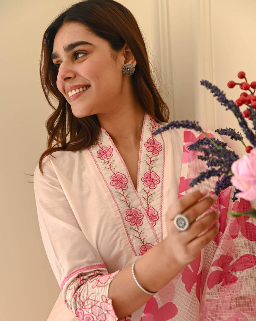 Women's Off White & Pink Floral Embroidered Cotton Flex Kurta Pant Set with Kota doriya Dupatta