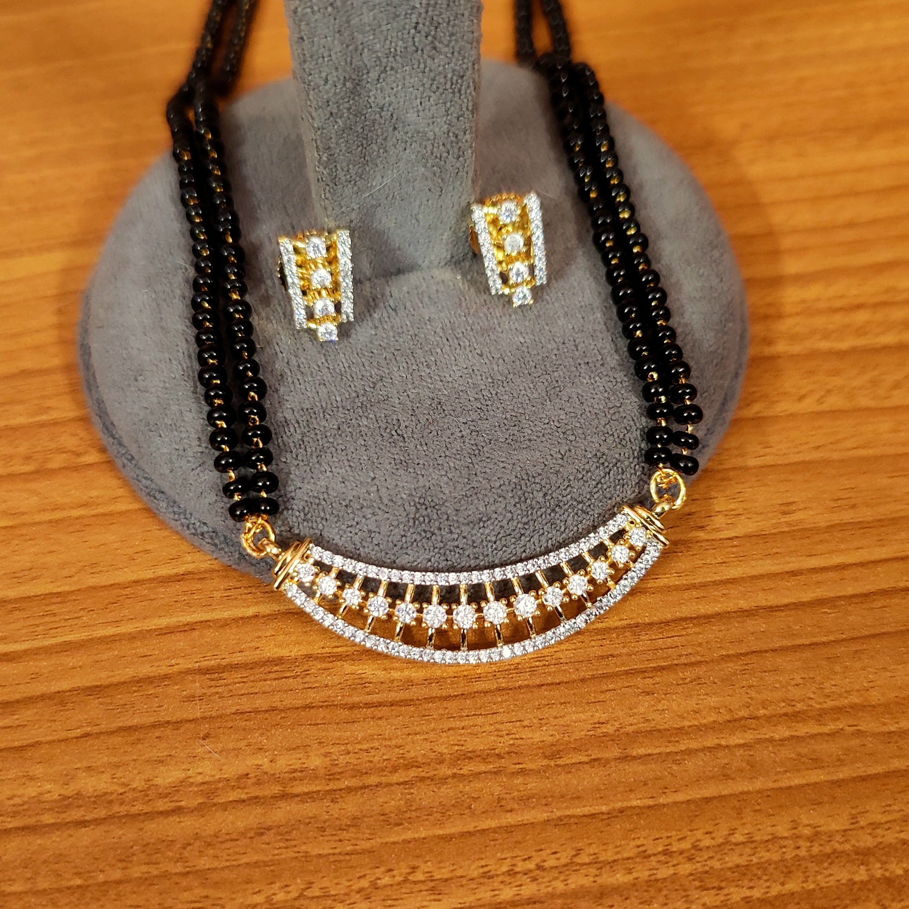 Women 's Diamond Pattern Gold Plated Simple Mangalsutra
