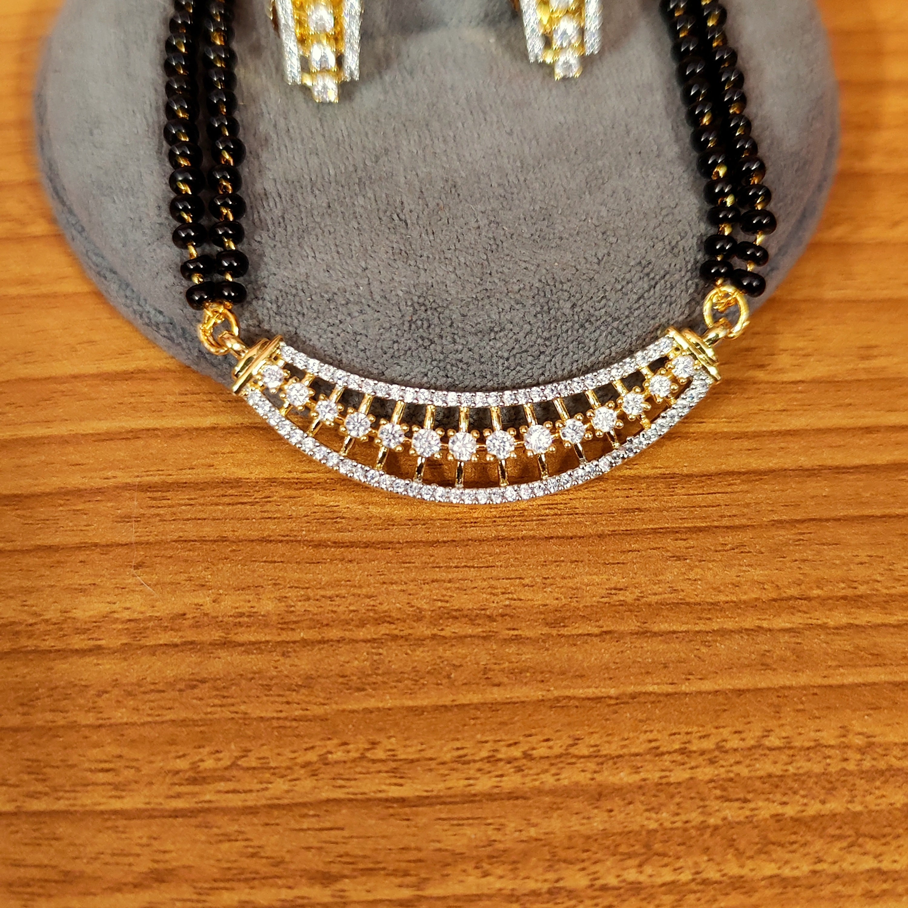 Women 's Diamond Pattern Gold Plated Simple Mangalsutra
