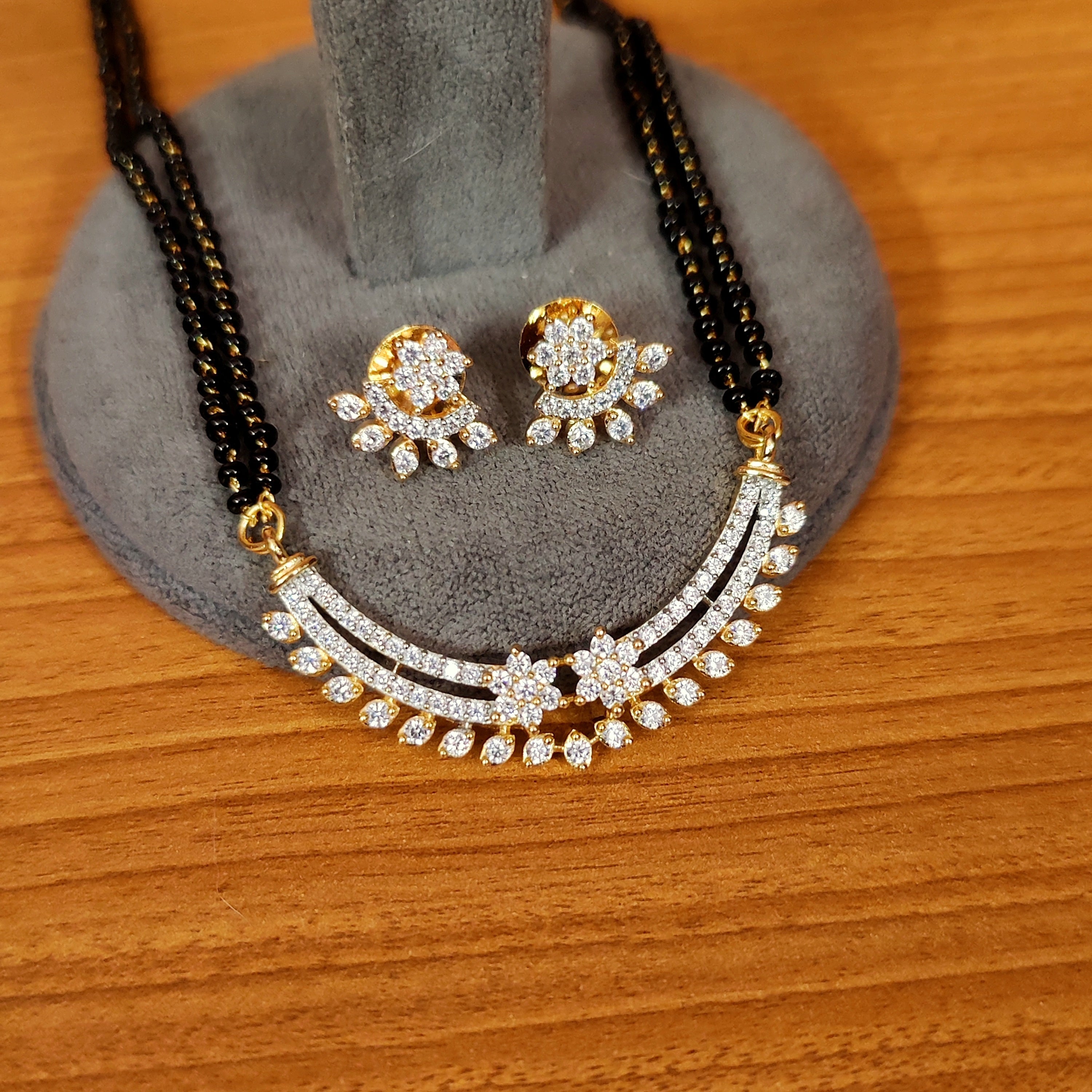 Women 's Real Diamond Pattern Gold Plated Mangalsutra