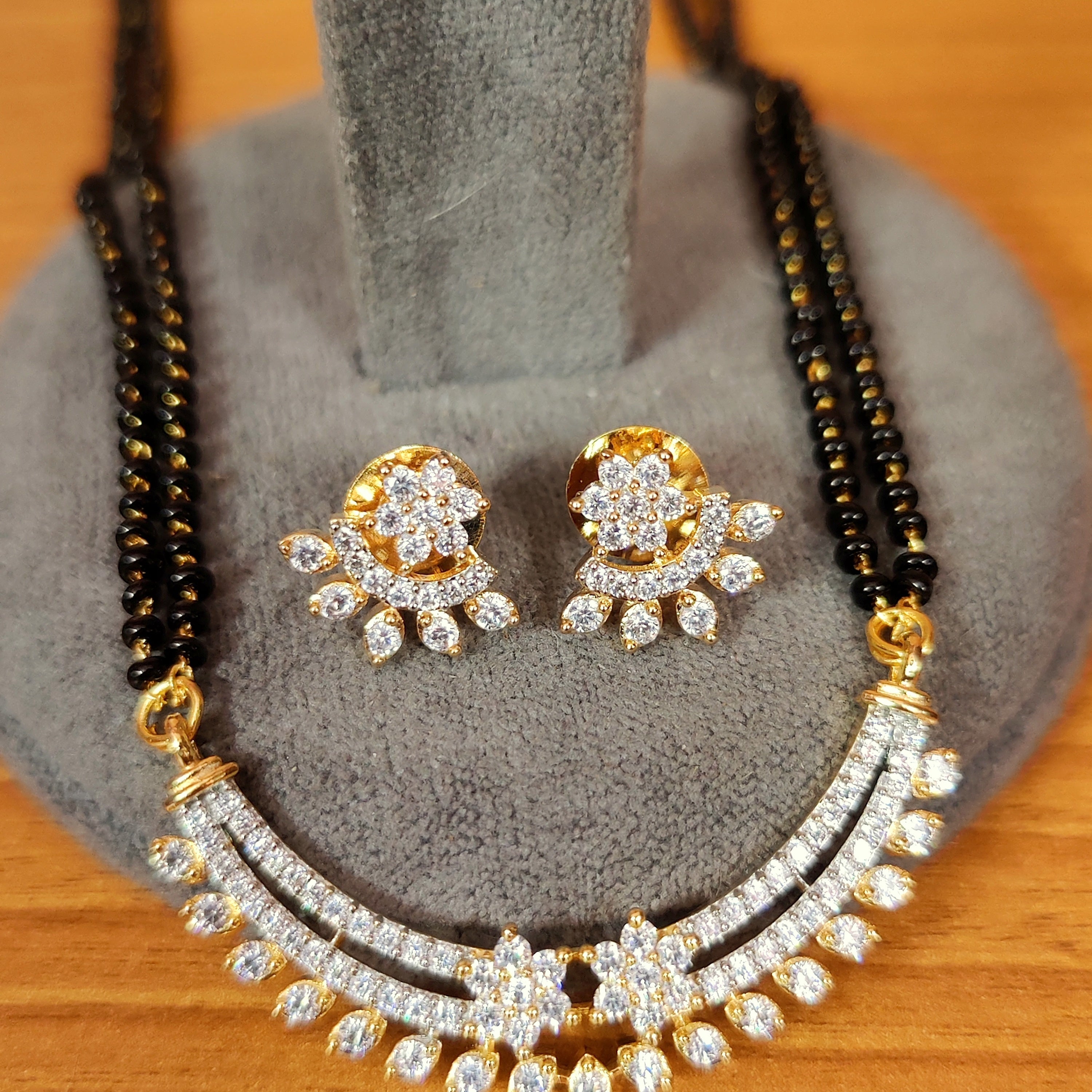 Women 's Real Diamond Pattern Gold Plated Mangalsutra