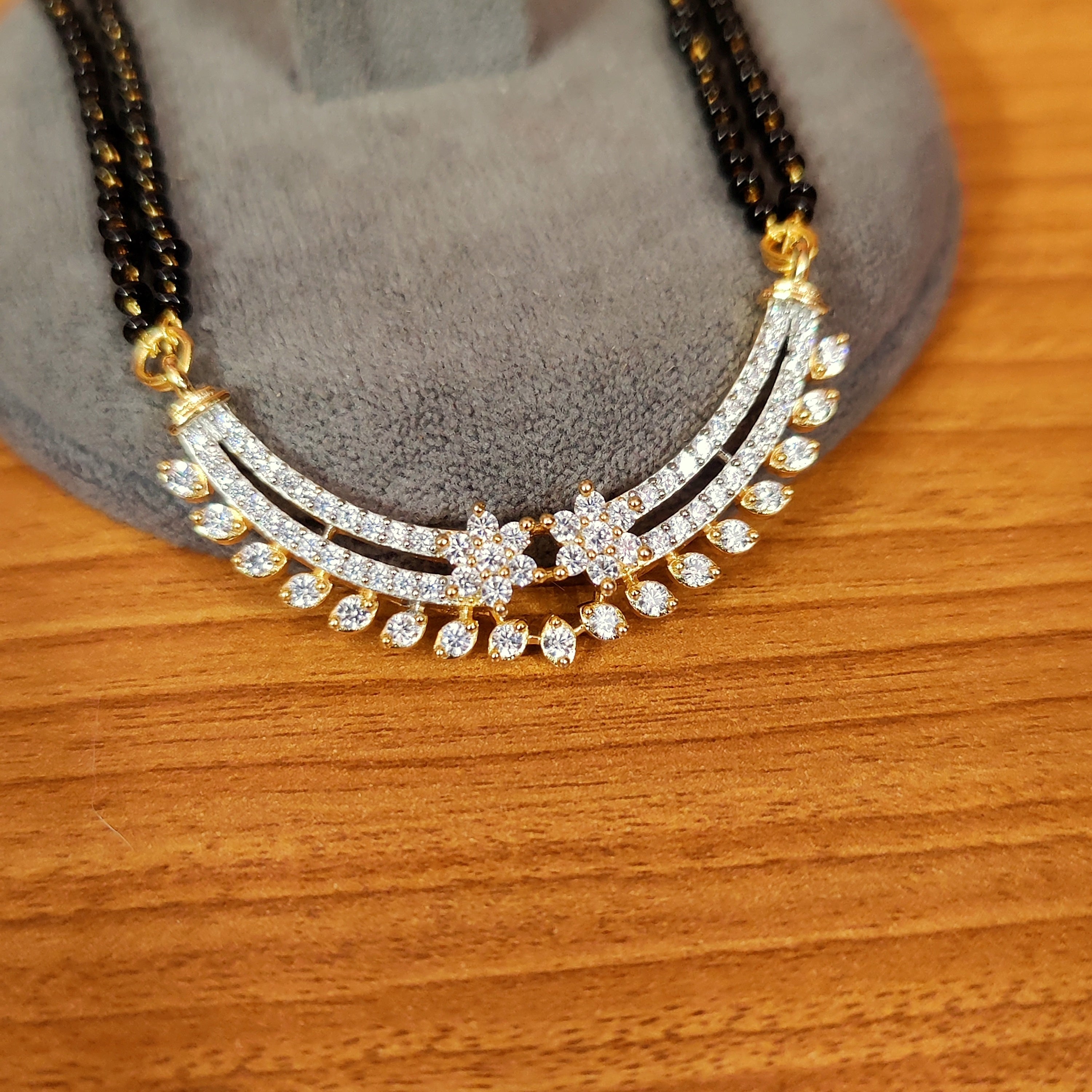 Women 's Real Diamond Pattern Gold Plated Mangalsutra
