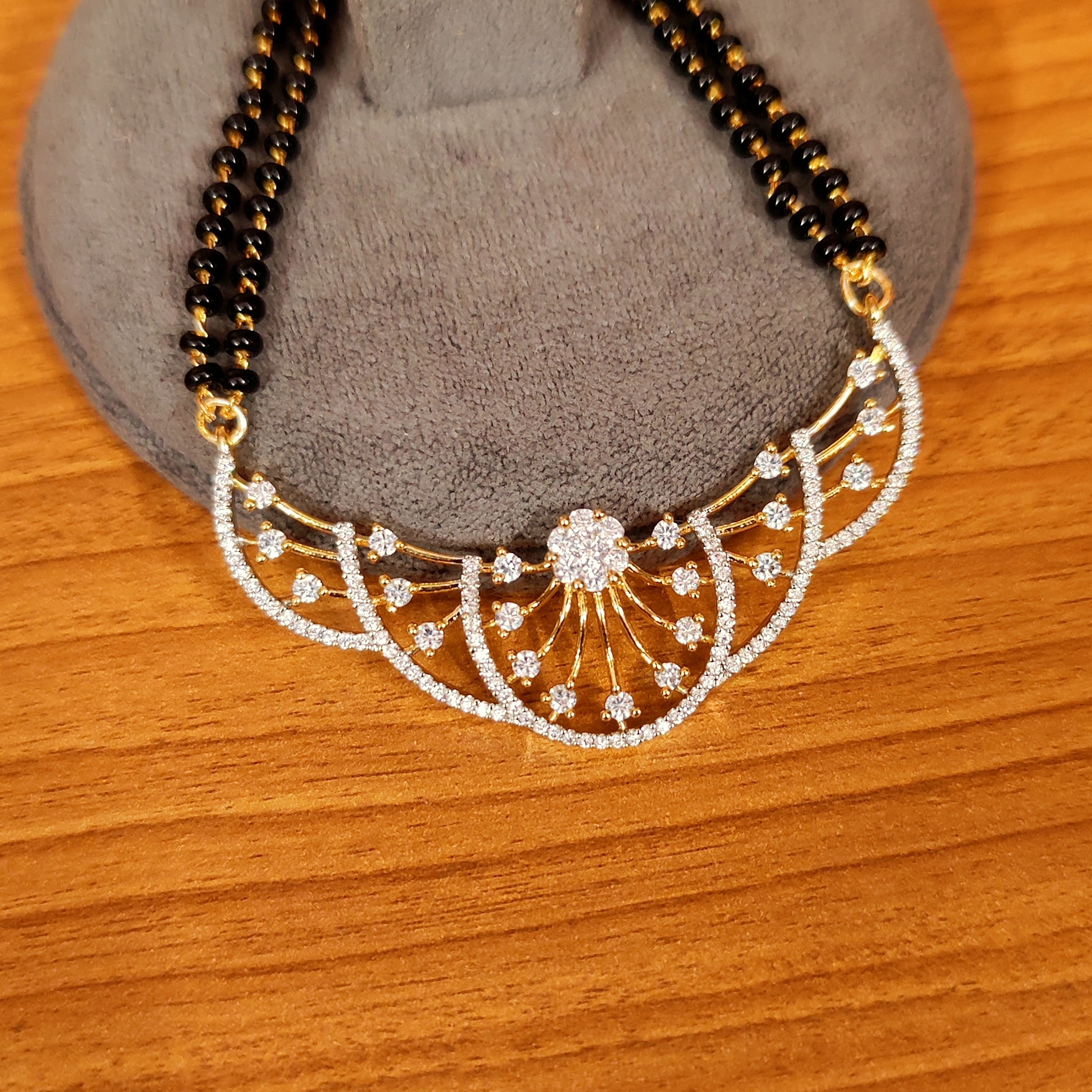 Women 's Diamond Pattern Gold Plated Mangalsutra