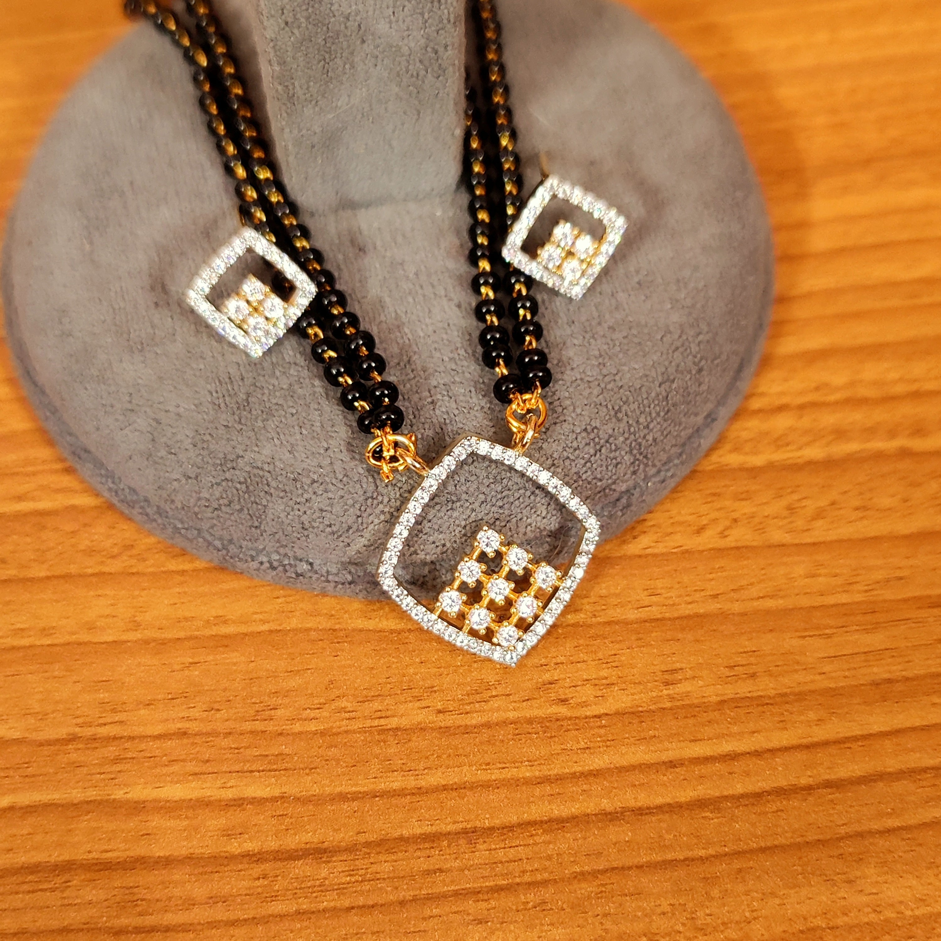 Women 's Real Diamond Pattern Cz Studdded Simple Mangalsutra