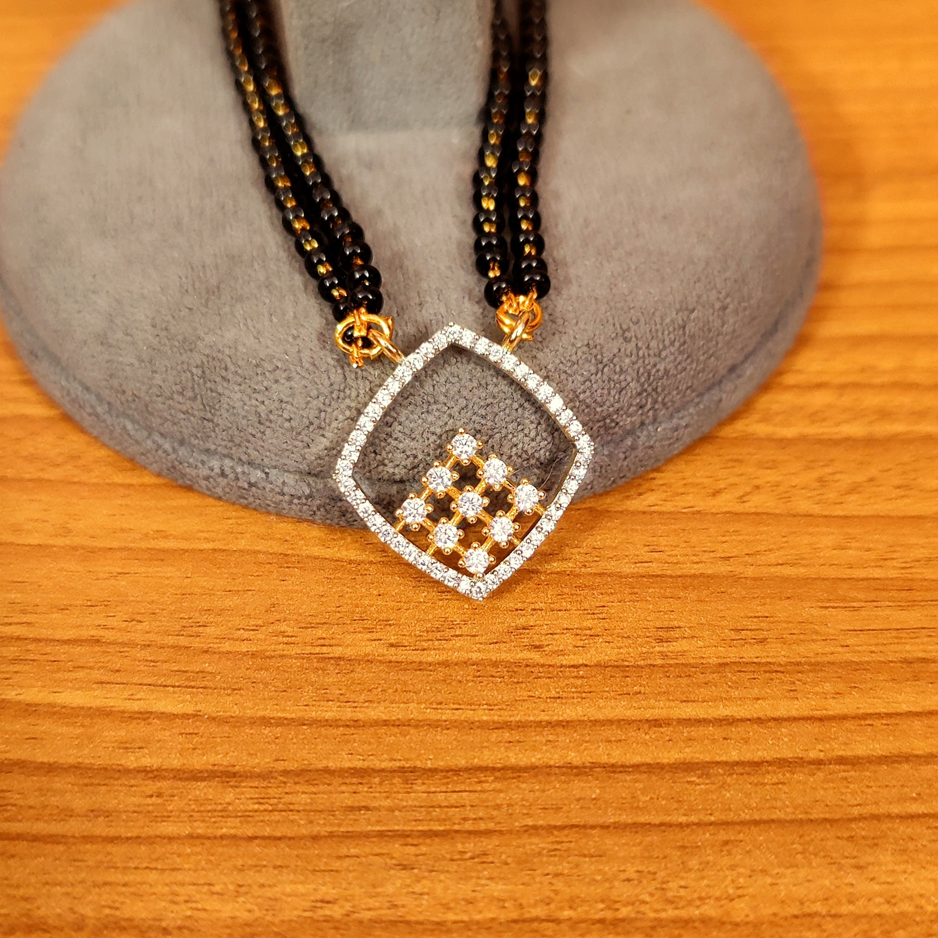 Women 's Real Diamond Pattern Cz Studdded Simple Mangalsutra