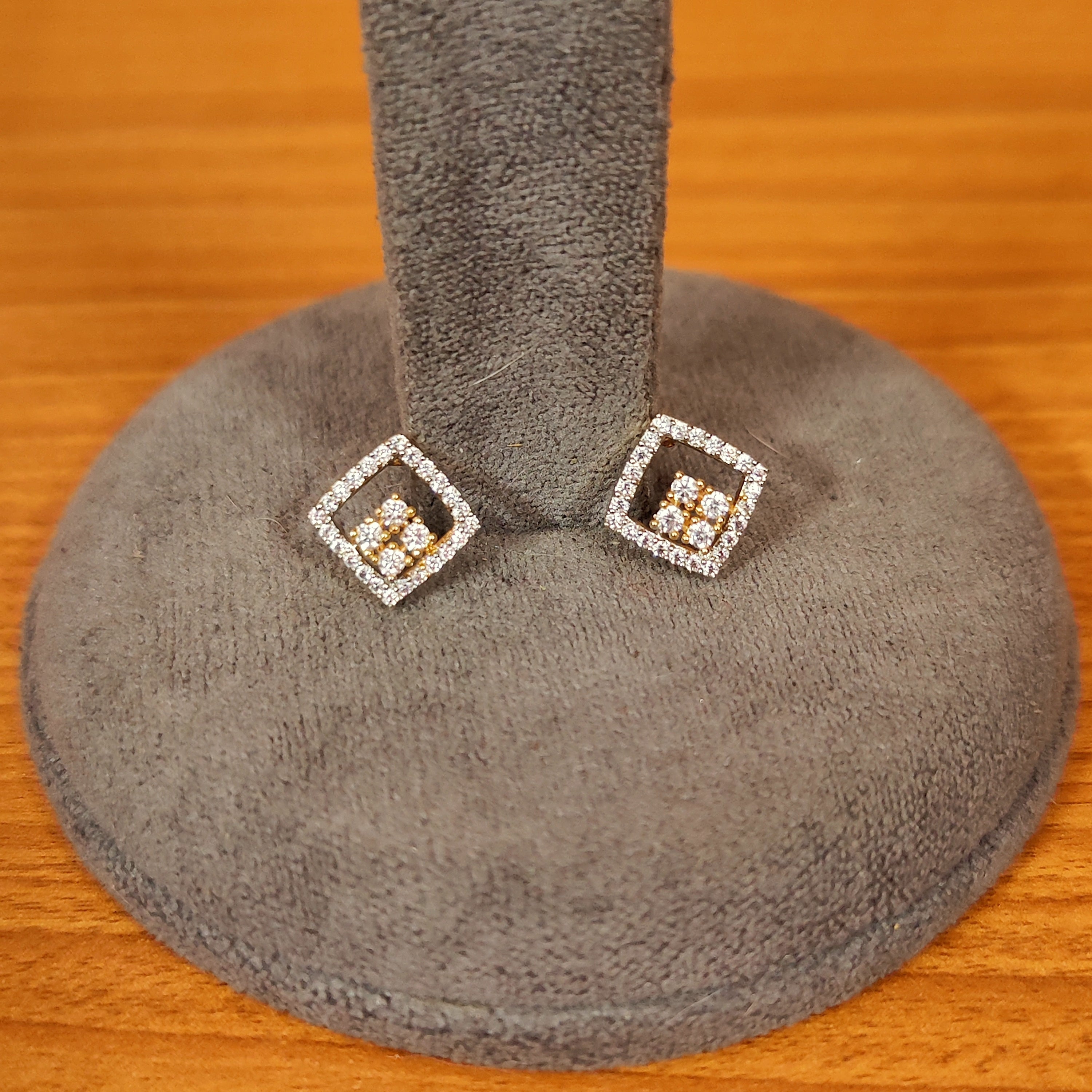 Women 's Real Diamond Pattern Cz Studdded Simple Mangalsutra