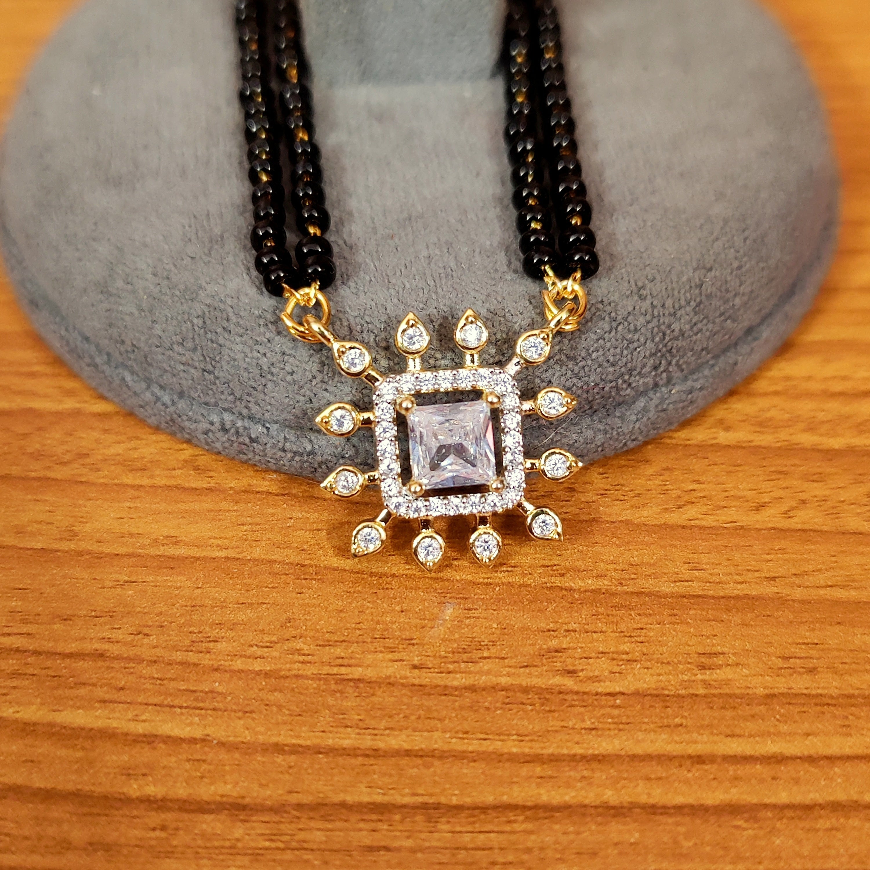 Women 's Gold Plated Diamond Pattern Simple Mangalsutra