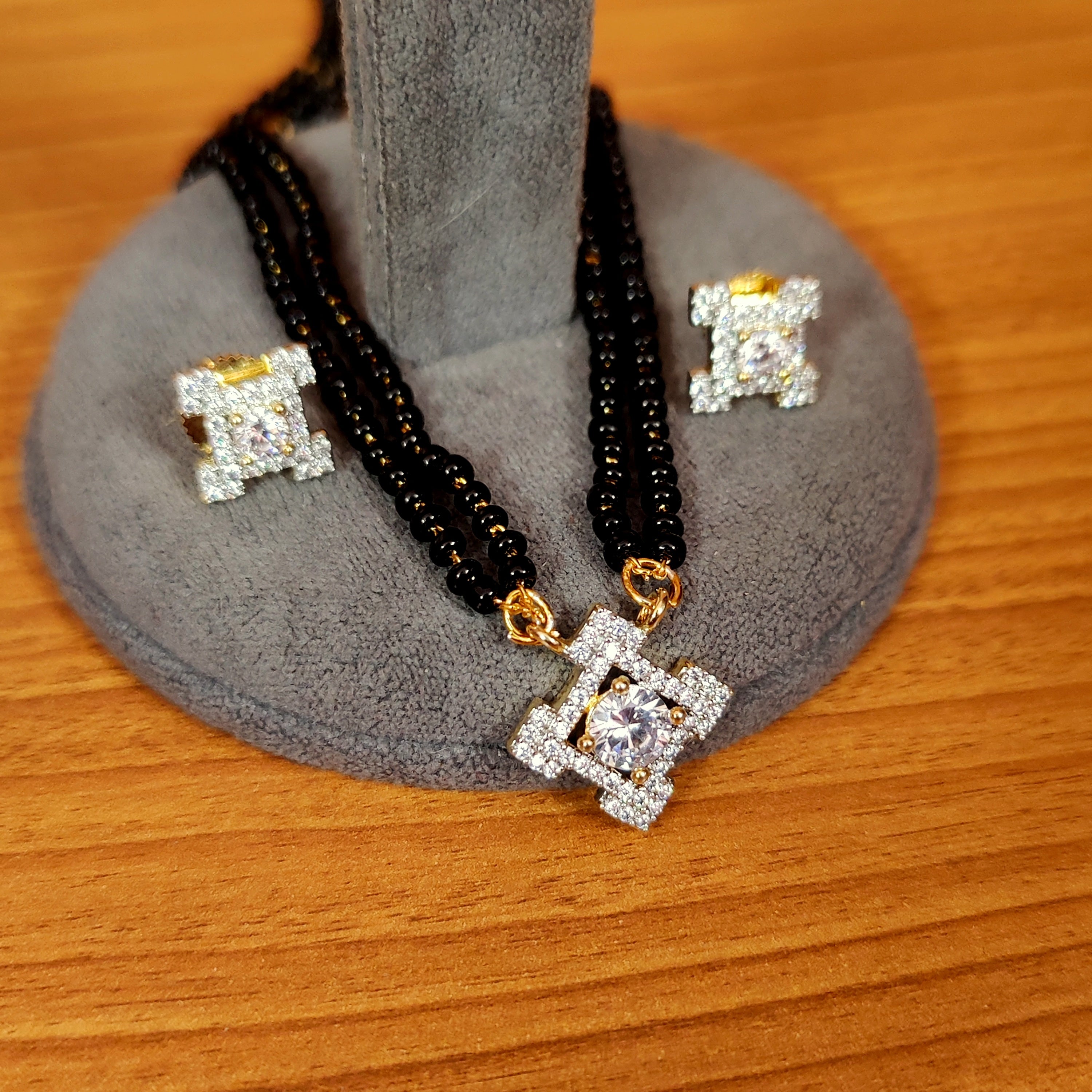 Women 's Solitaire Look Cz Studded Simple Look Mangalsutra