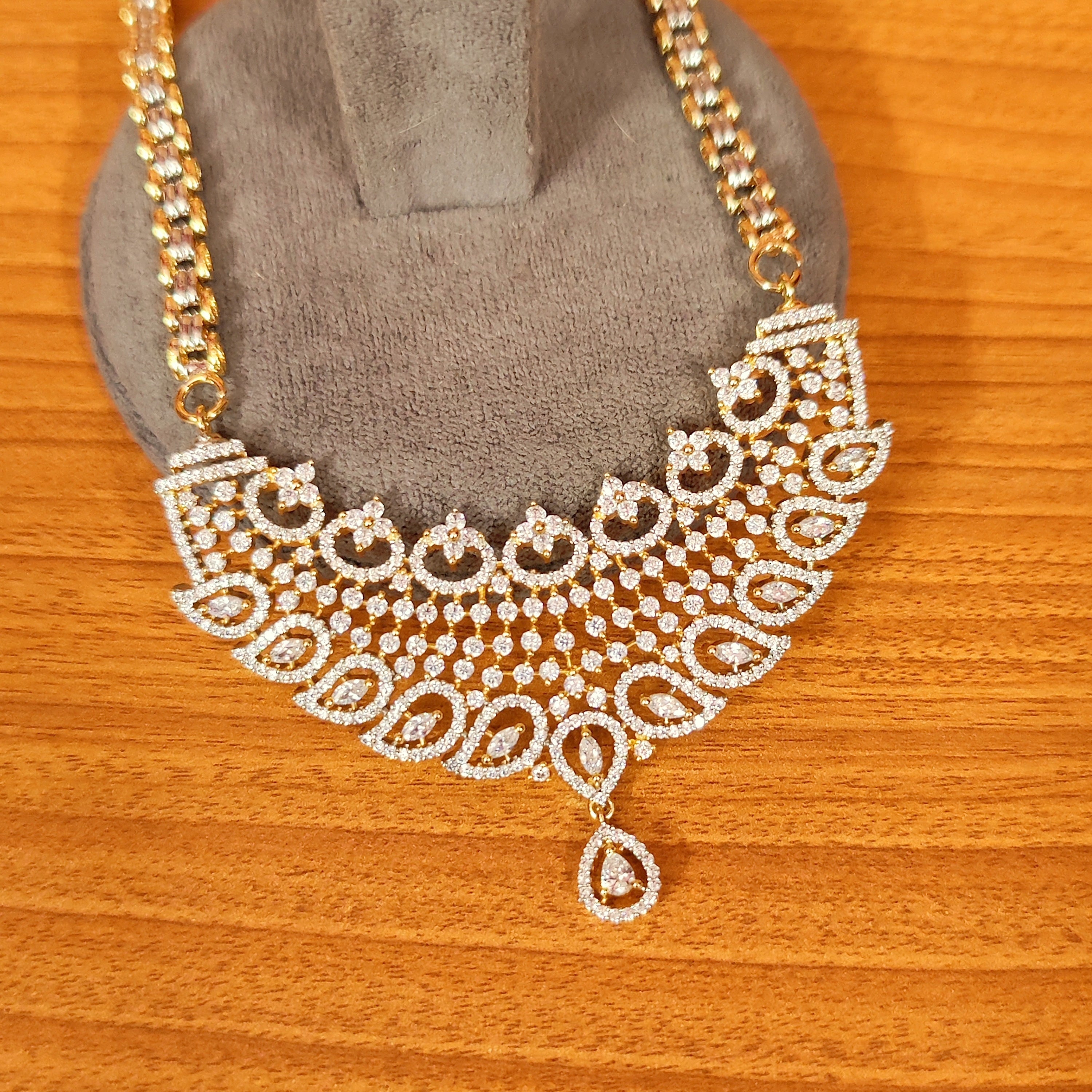 Women 's Real Diamond Pattern Chain Mangalsutra/Pendant Set