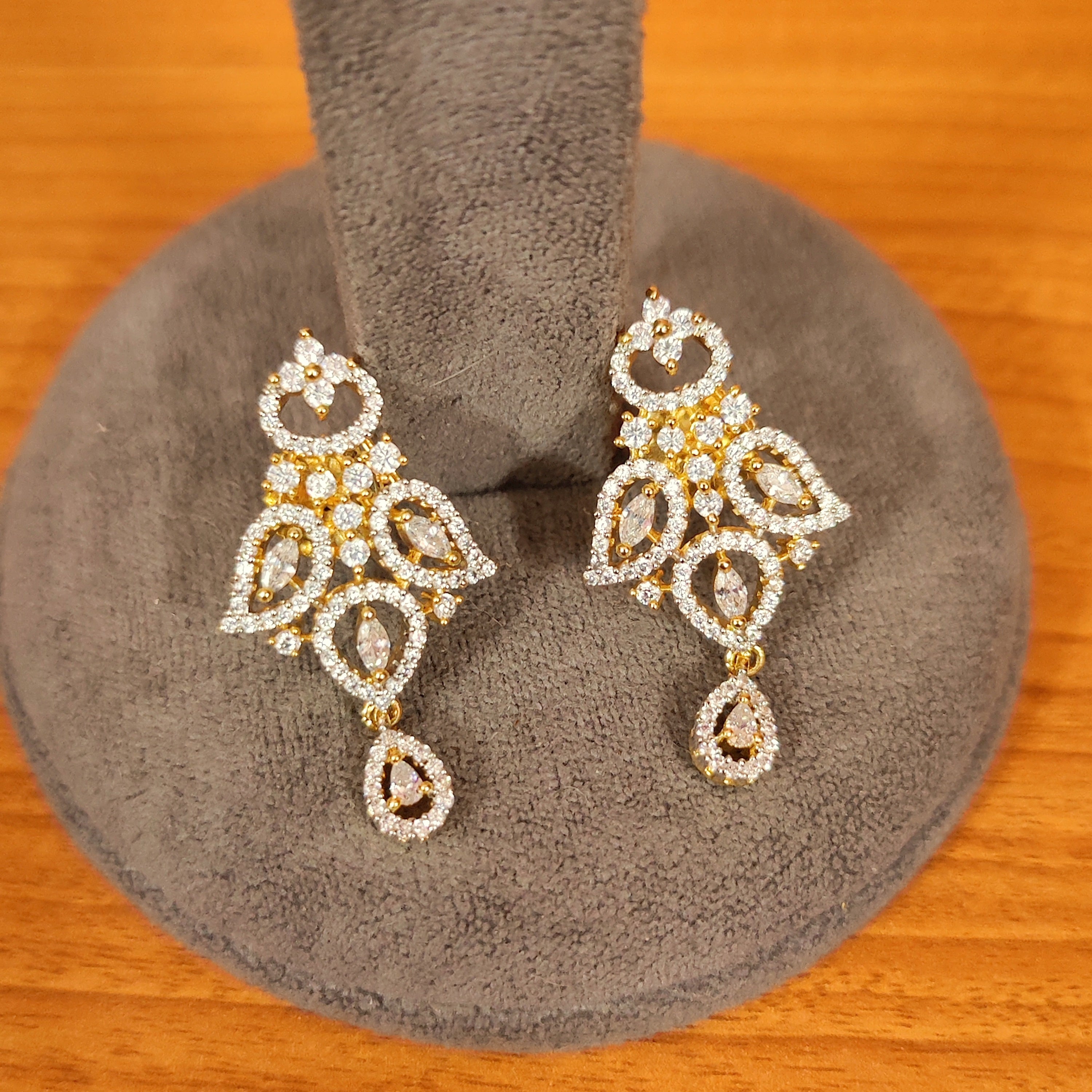 Women 's Real Diamond Pattern Chain Mangalsutra/Pendant Set