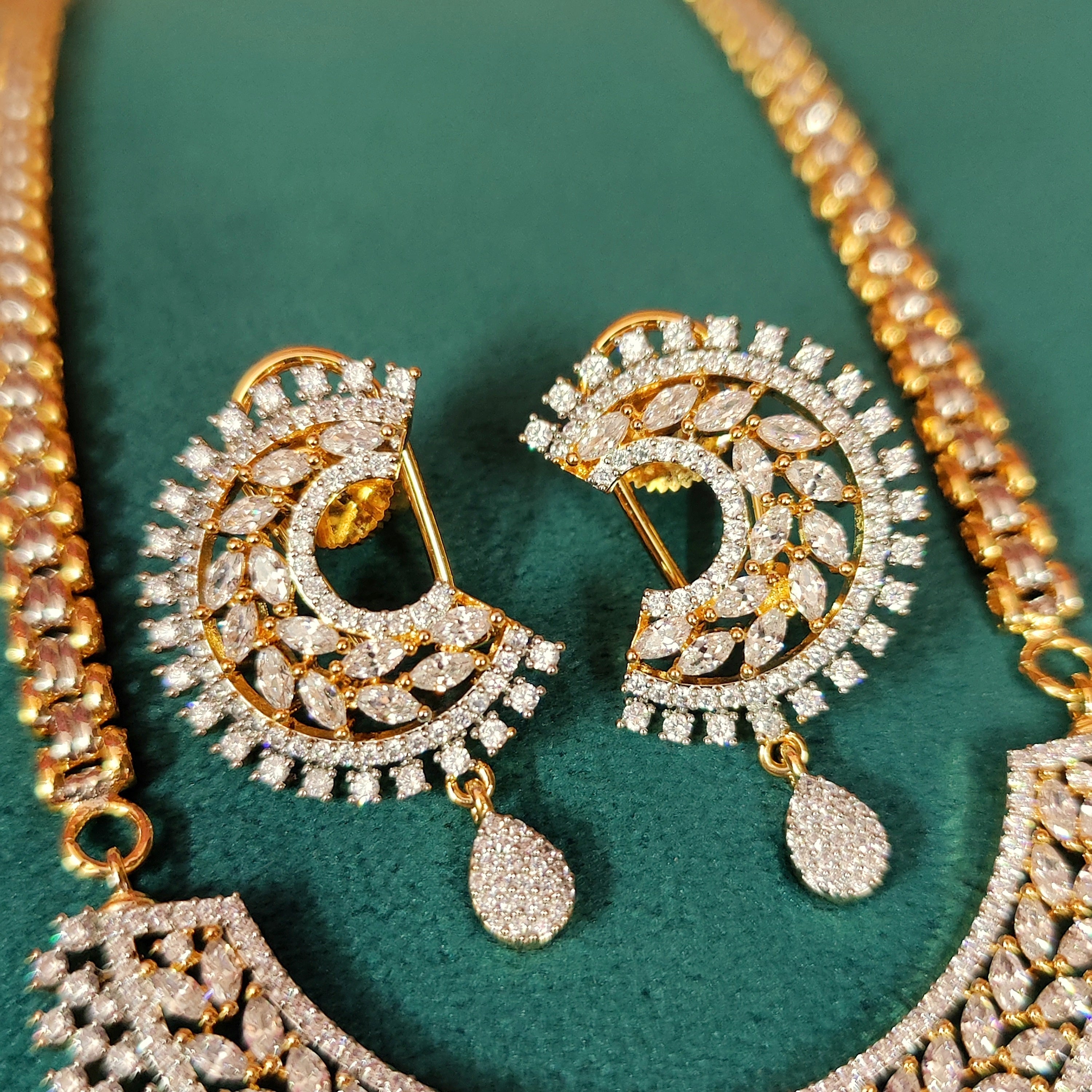 Women 's Real Diamond Pattern Designer Mangalsutra/Pendant Set