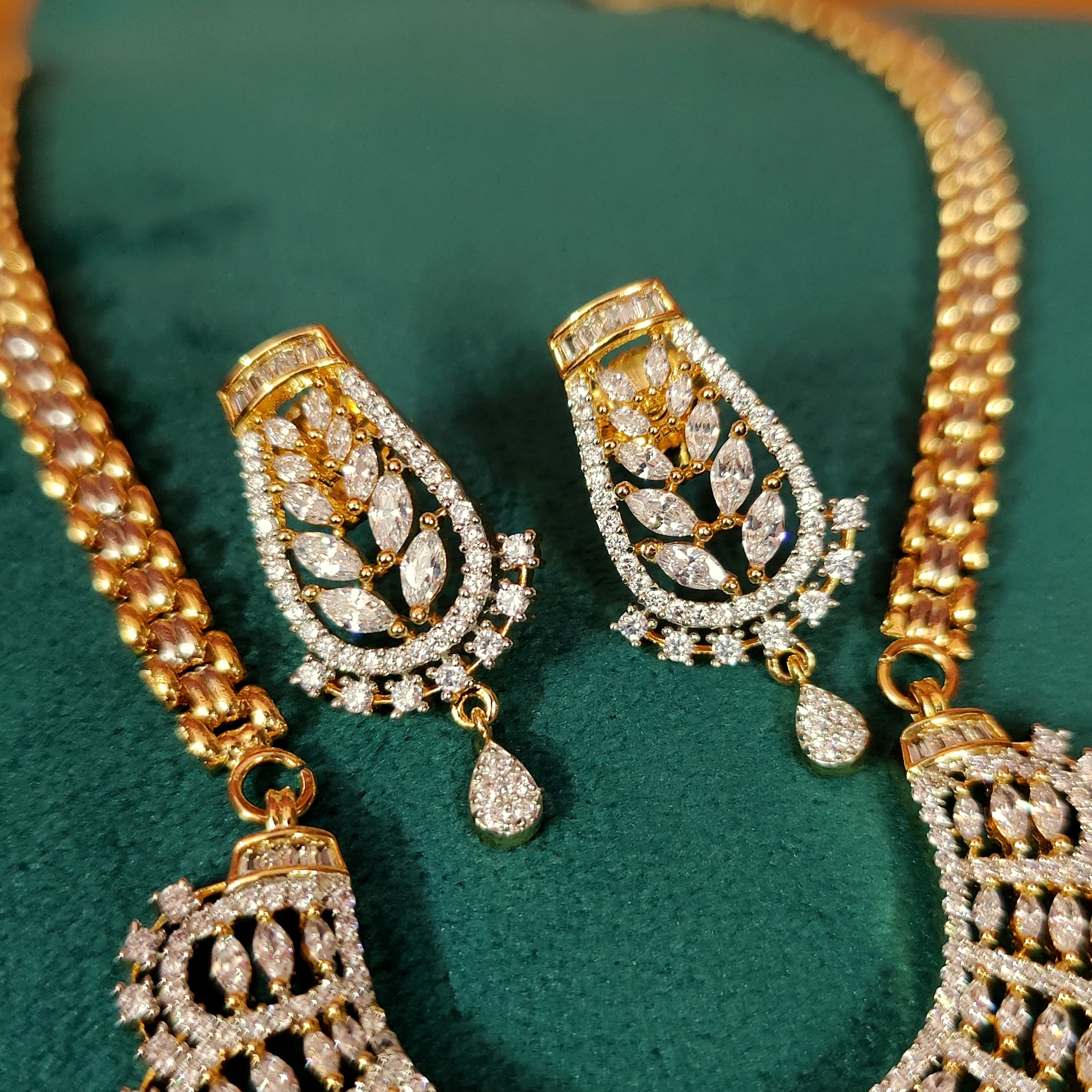 Women 's Real Diamond Pattern Marquese Cz Studded Mangalsutra/Pendant Set
