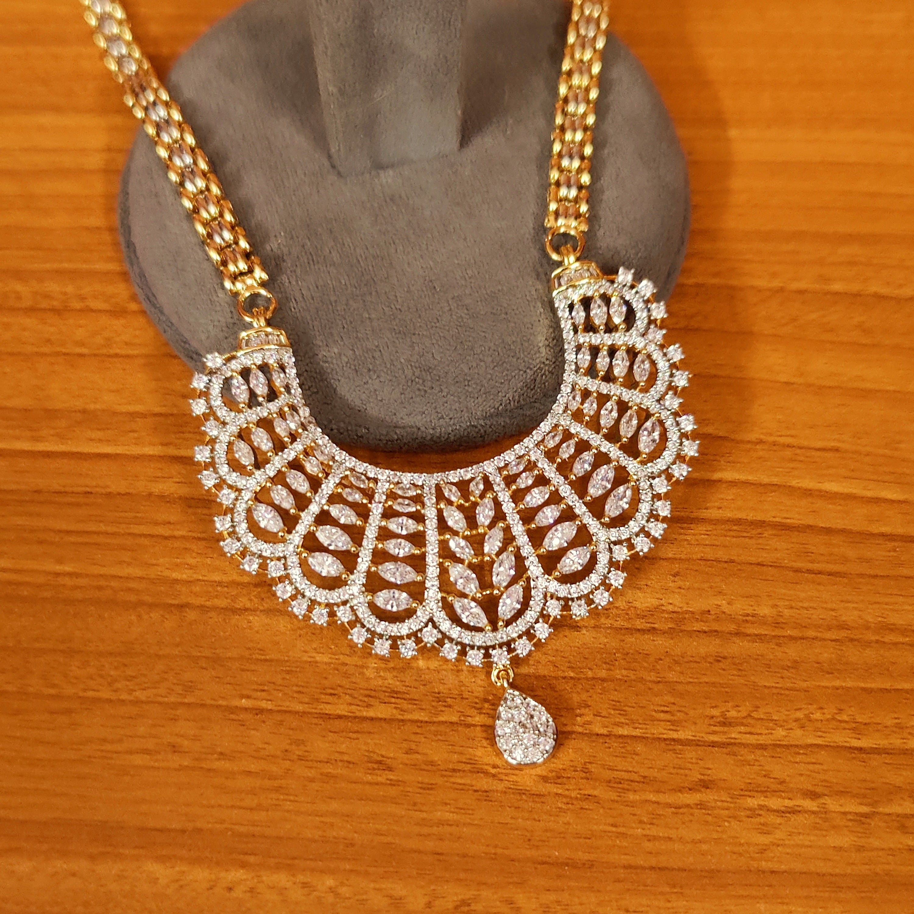 Women 's Real Diamond Pattern Marquese Cz Studded Mangalsutra/Pendant Set