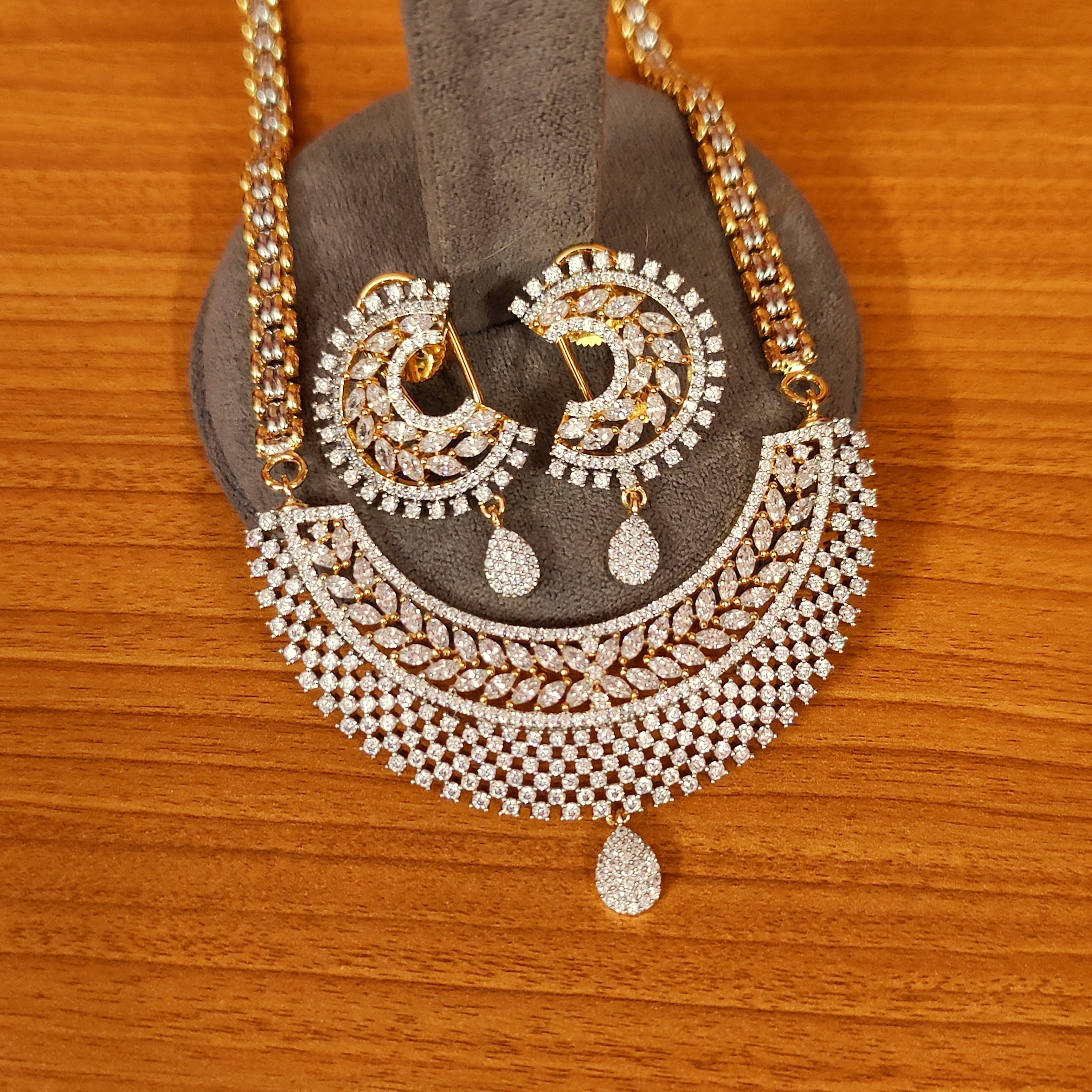 Women 's Real Diamond Pattern Designer Mangalsutra/Pendant Set