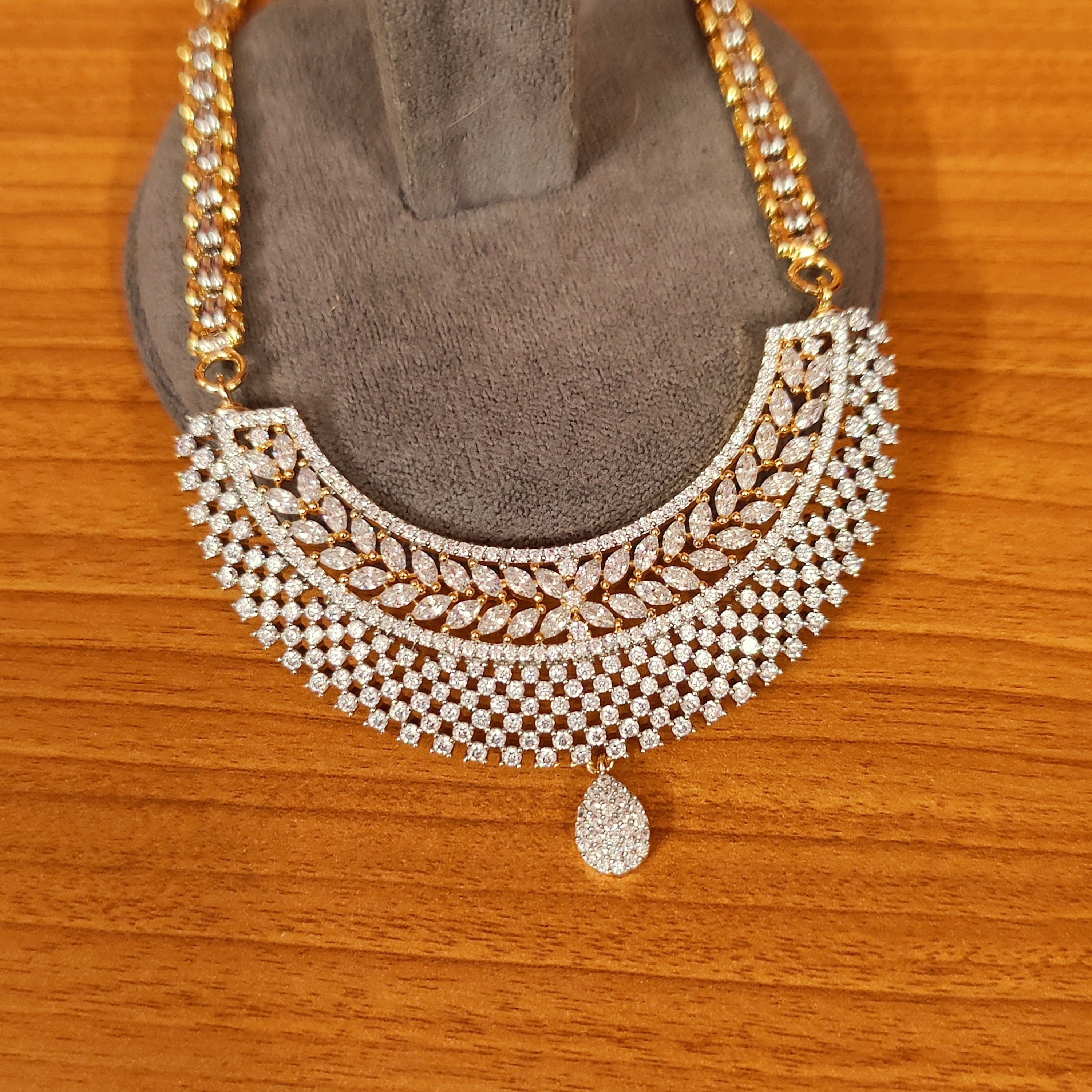 Women 's Real Diamond Pattern Designer Mangalsutra/Pendant Set